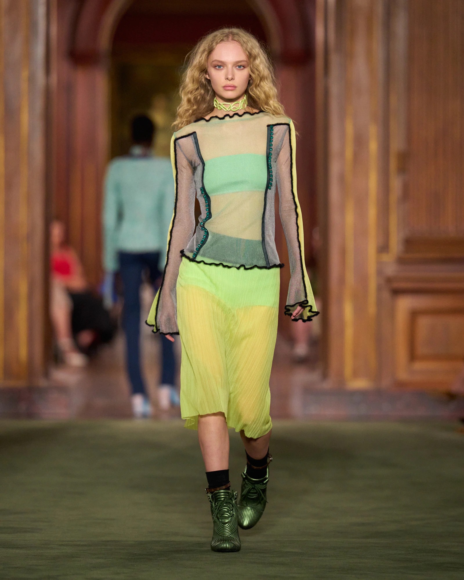 Hinh anh Louis Vuitton Cruise 2027: Bản chắp nối giữa uptown, downtown và văn hóa đại chúng 4