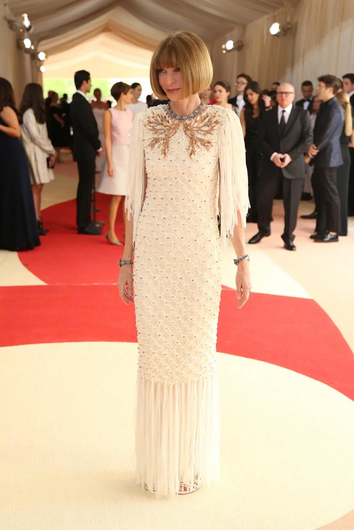 Hinh anh Sau đêm tiệc hào nhoáng Met Gala, Viện Trang phục còn lại gì?  4