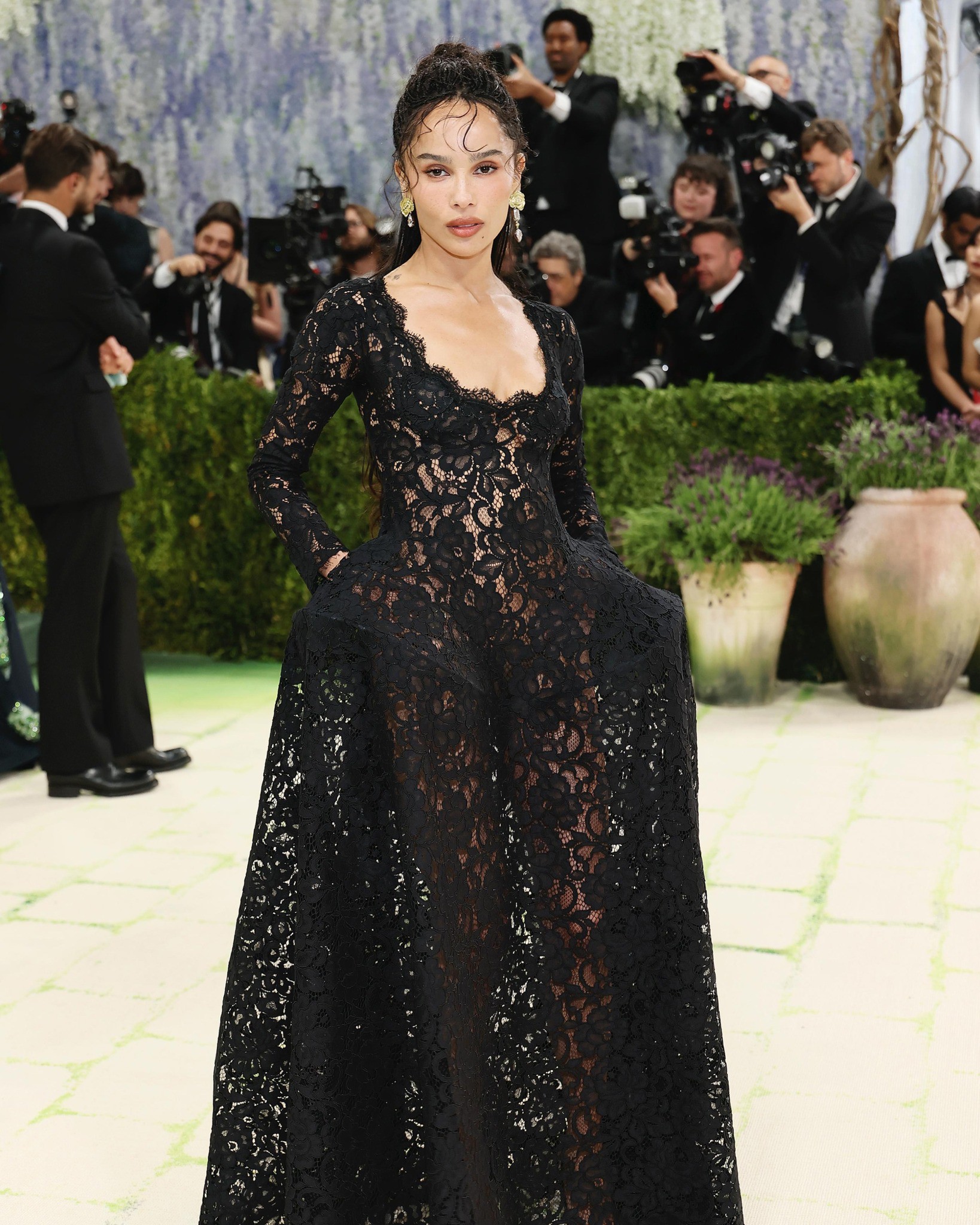 Hinh anh Thương hiệu phủ sóng dày đặc tại Met Gala gọi tên Saint Laurent? 10