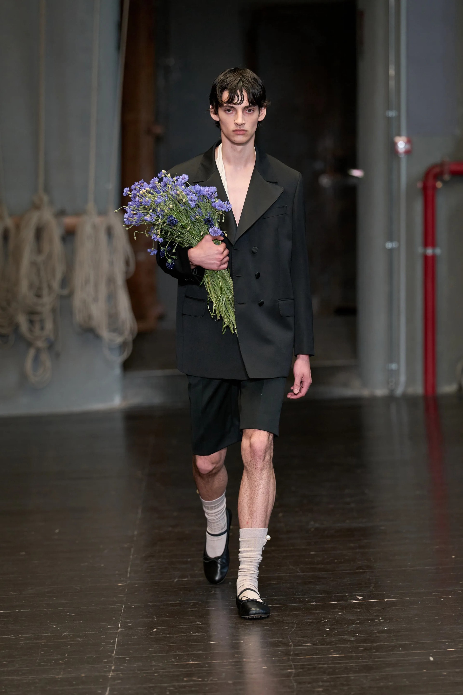 Hinh anh 6 xu hướng giày nam “khuấy đảo” Paris Men’s Fashion Week Xuân/Hè 2027 13
