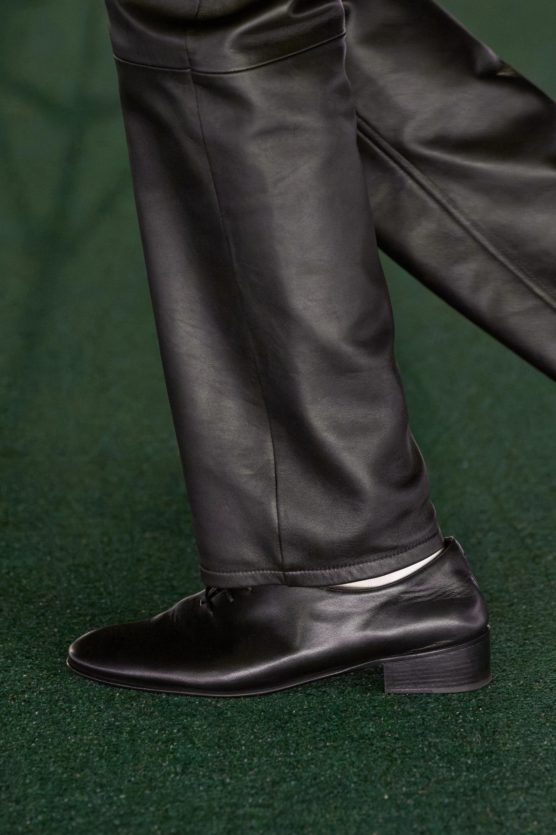 Hinh anh 6 xu hướng giày nam “khuấy đảo” Paris Men’s Fashion Week Xuân/Hè 2027 29