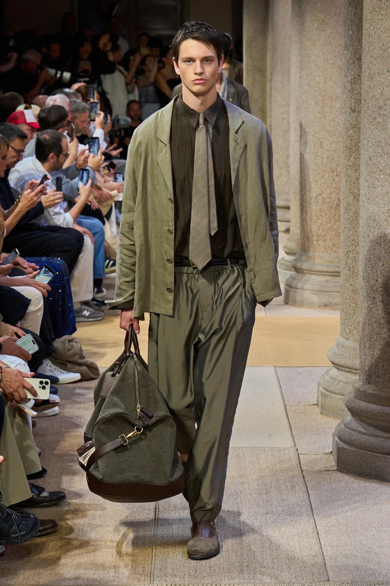 Hinh anh Milan Fashion Week Men's S/S 2027: Phản đối những thiết kế thiếu lý do tồn tại 9