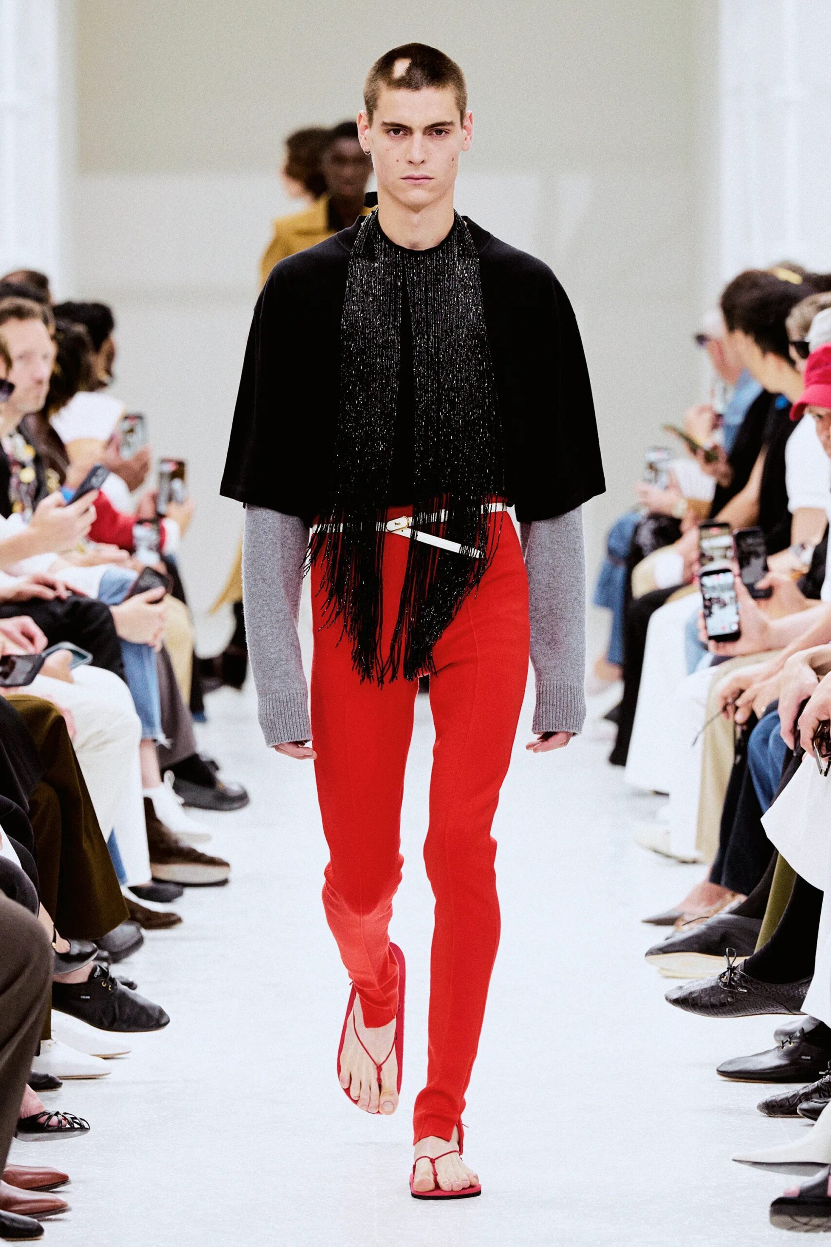 Hinh anh 6 xu hướng giày nam “khuấy đảo” Paris Men’s Fashion Week Xuân/Hè 2027 19