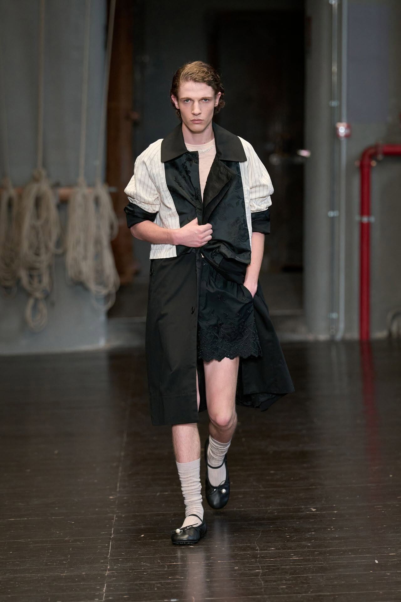 Hinh anh 6 xu hướng giày nam “khuấy đảo” Paris Men’s Fashion Week Xuân/Hè 2027 16