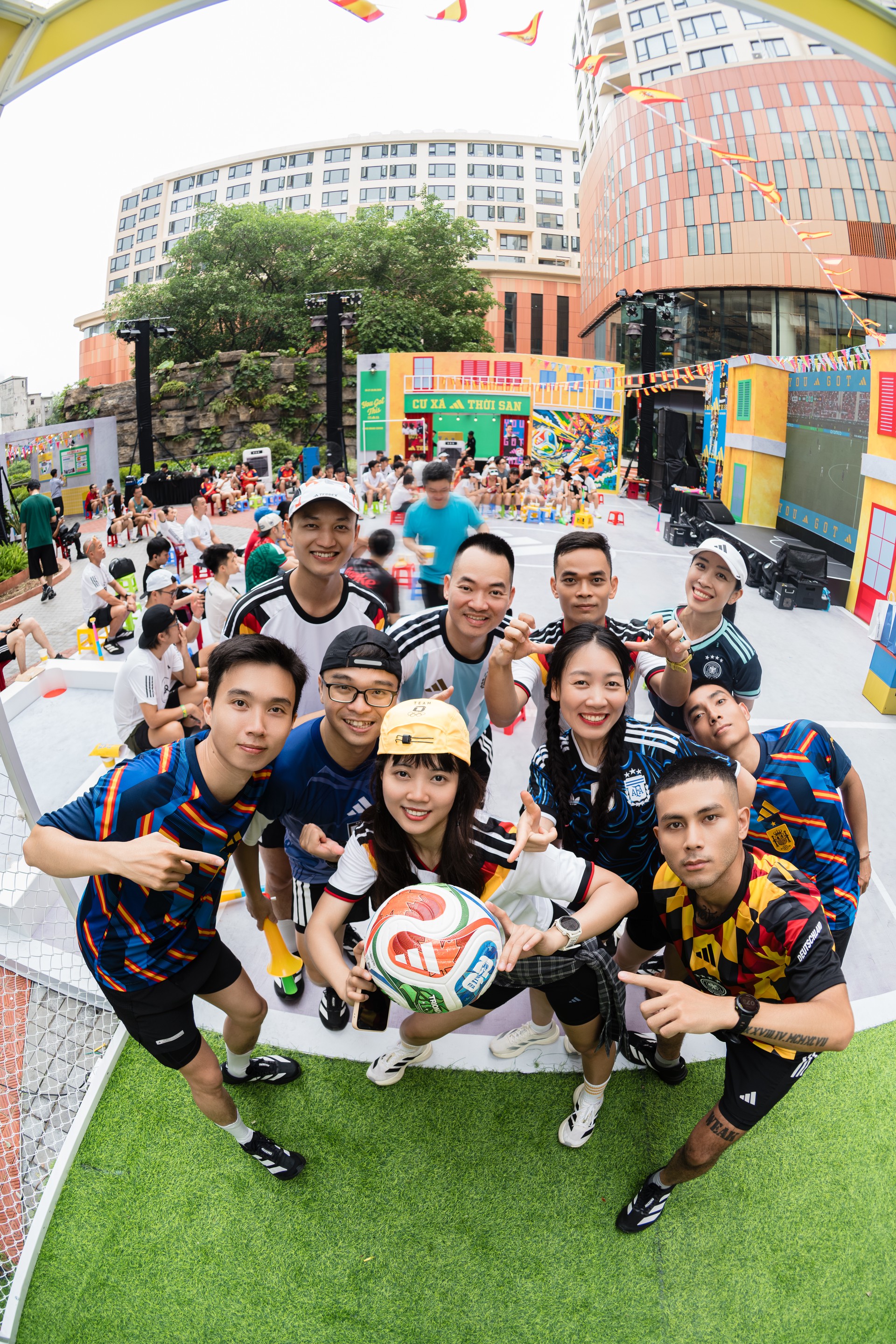 Hinh anh adidas mang tinh thần World Cup 2026 đến Hà Nội với "Cư Xá adidas" 9