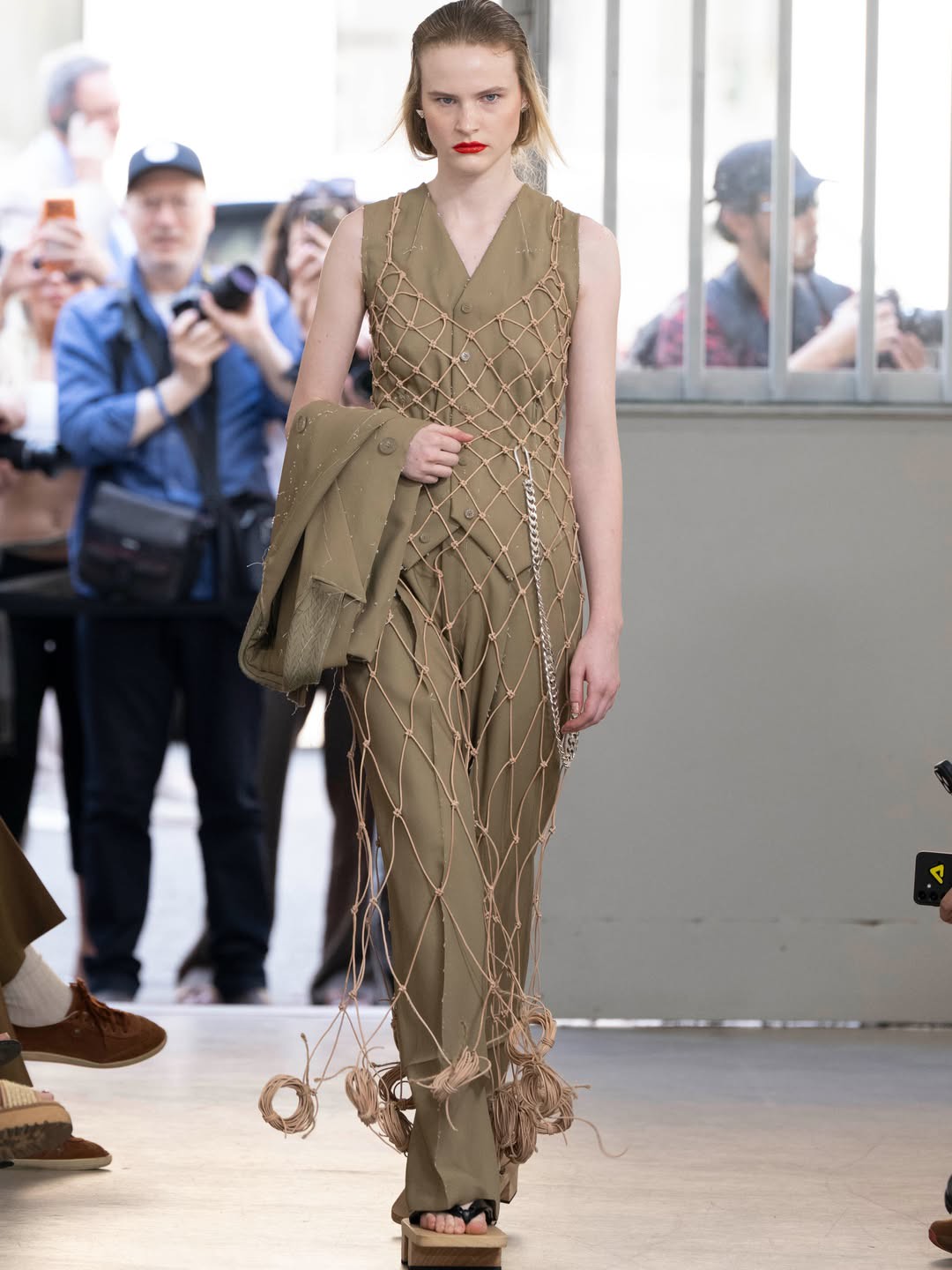 Hinh anh 6 xu hướng giày nam “khuấy đảo” Paris Men’s Fashion Week Xuân/Hè 2027 43