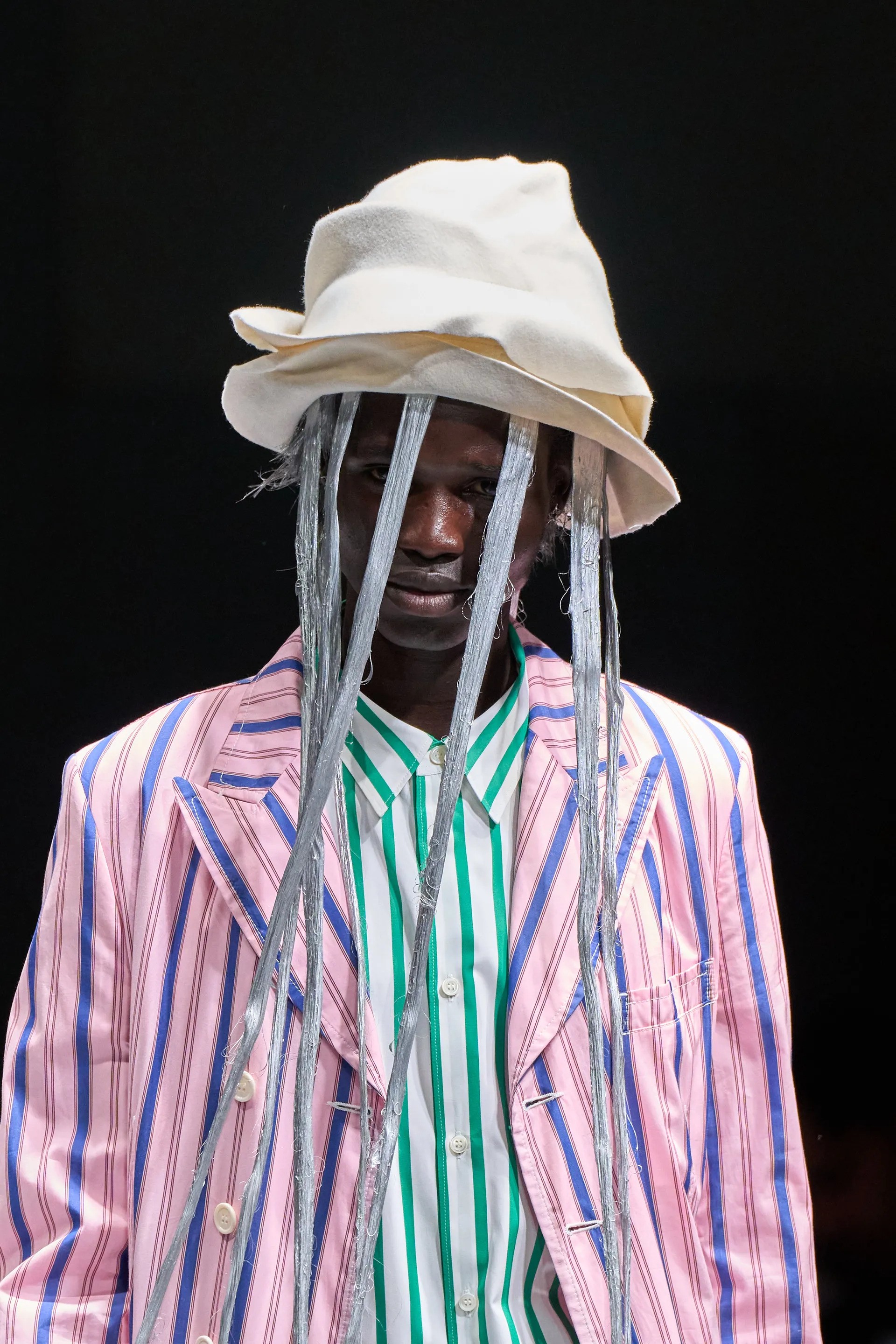 Hinh anh COMME des GARÇONS HOMME PLUS SS27: Ngày không chiến tranh 10