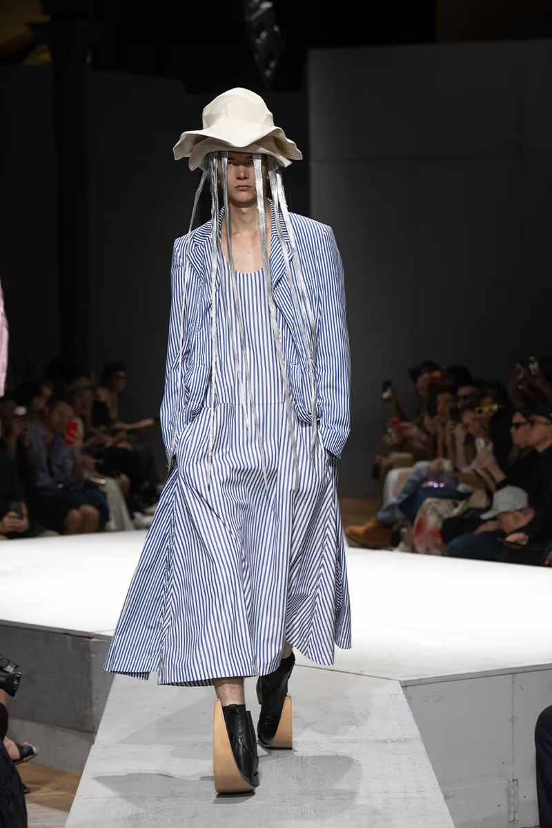 Hinh anh COMME des GARÇONS HOMME PLUS SS27: Ngày không chiến tranh 8