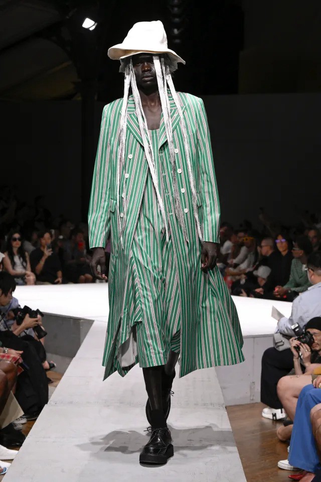 Hinh anh COMME des GARÇONS HOMME PLUS SS27: Ngày không chiến tranh 9
