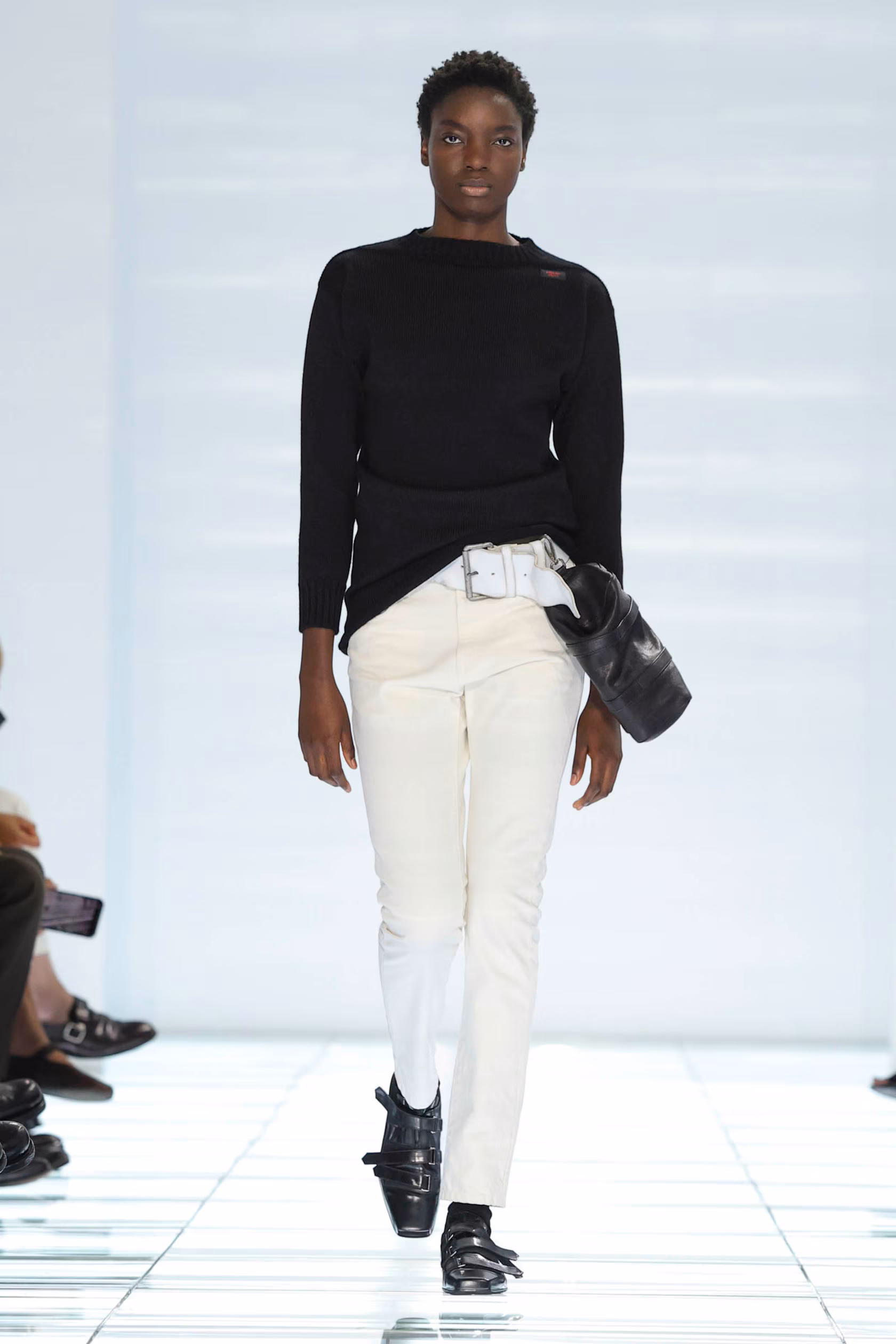 Hinh anh Milan Fashion Week Men's S/S 2027: Phản đối những thiết kế thiếu lý do tồn tại 23