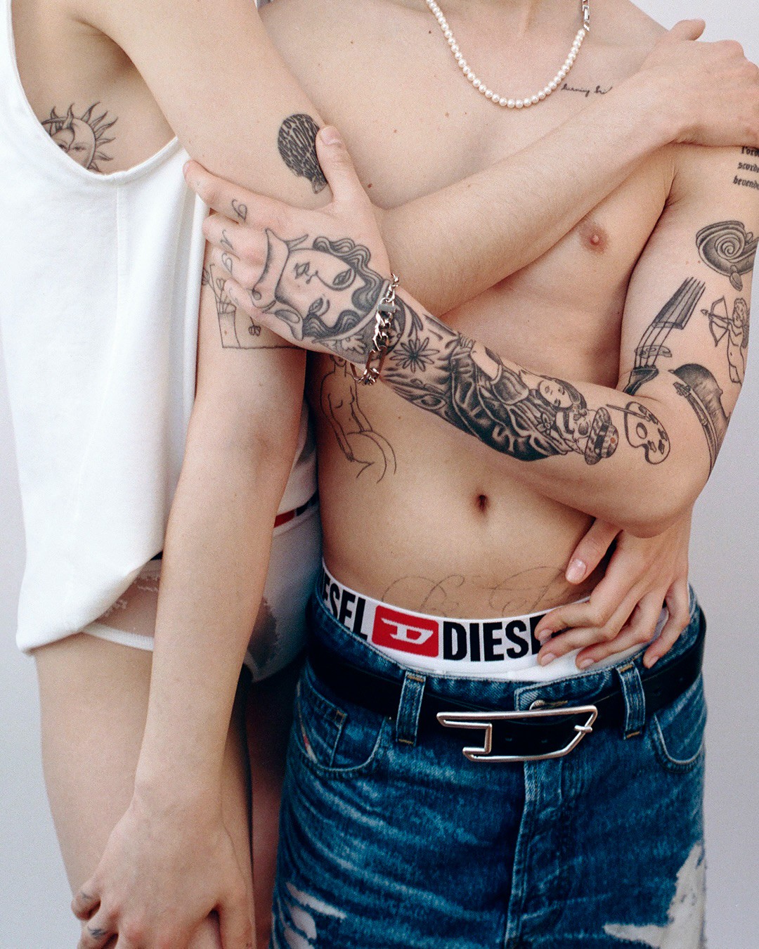 Hinh anh Hưởng ứng Pride Month: Diesel kết hợp Tinder ra mắt bộ sưu tập “For successful loving” 5