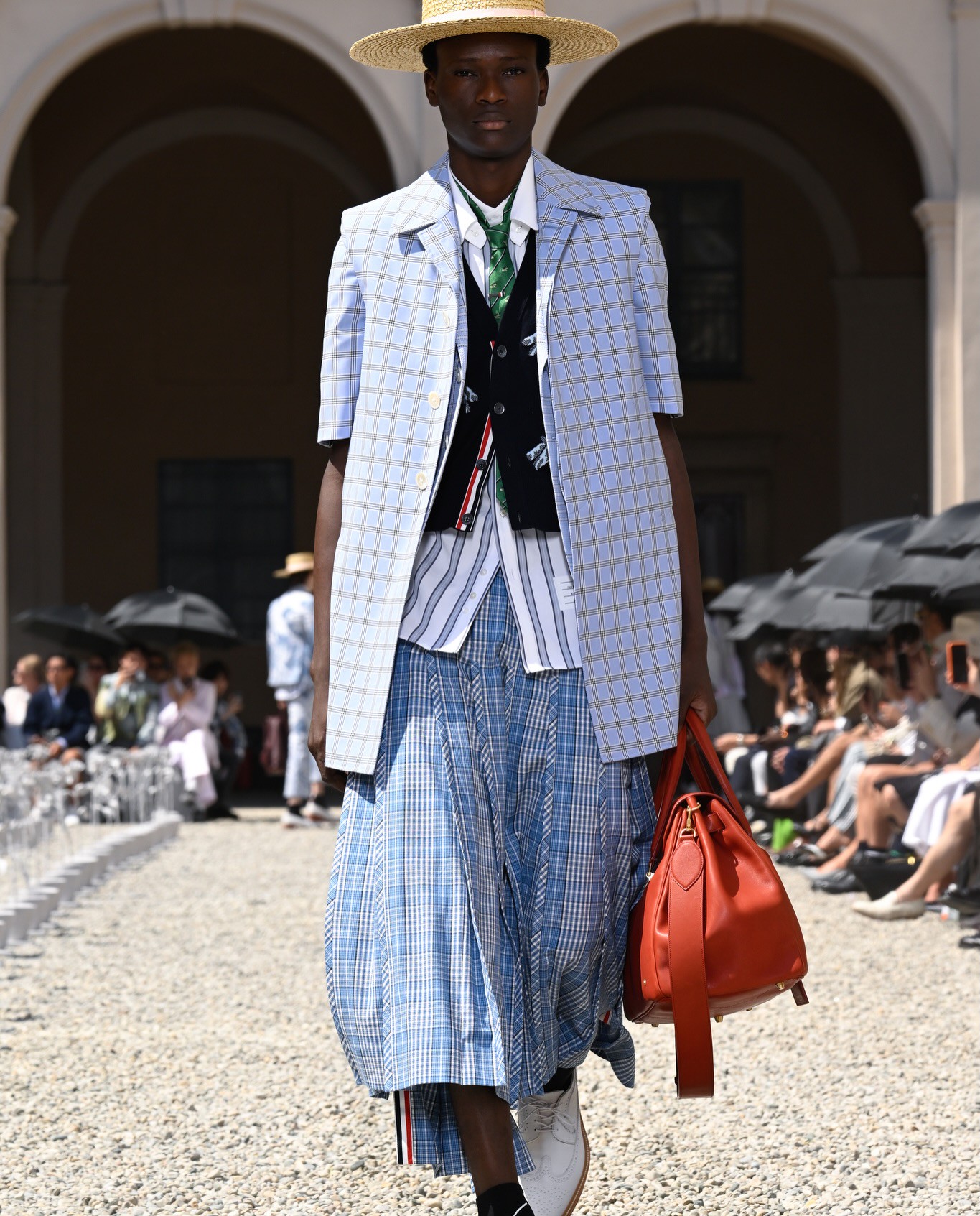 Hinh anh Milan Fashion Week Men's S/S 2027: Phản đối những thiết kế thiếu lý do tồn tại 50