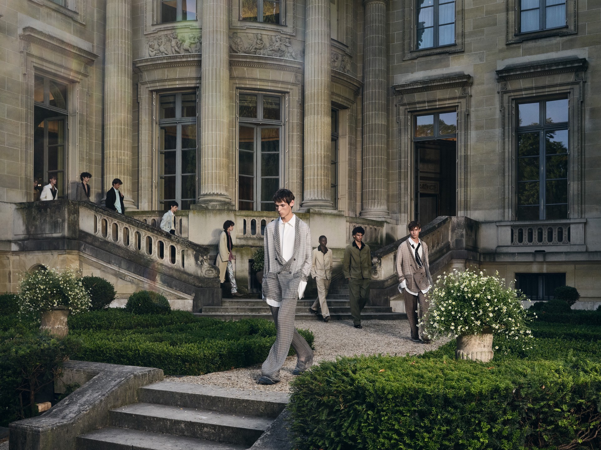 Hinh anh Cuộc vui xuyên màn đêm của các quý ông Dior trong Menswear SS27 1