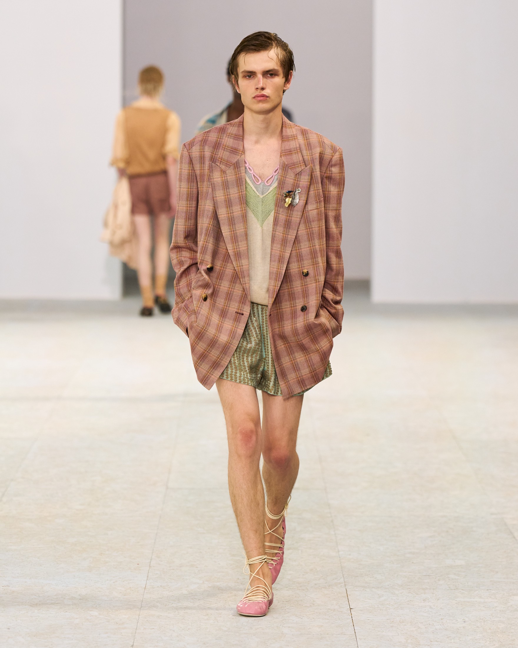 Hinh anh 6 xu hướng giày nam “khuấy đảo” Paris Men’s Fashion Week Xuân/Hè 2027 9