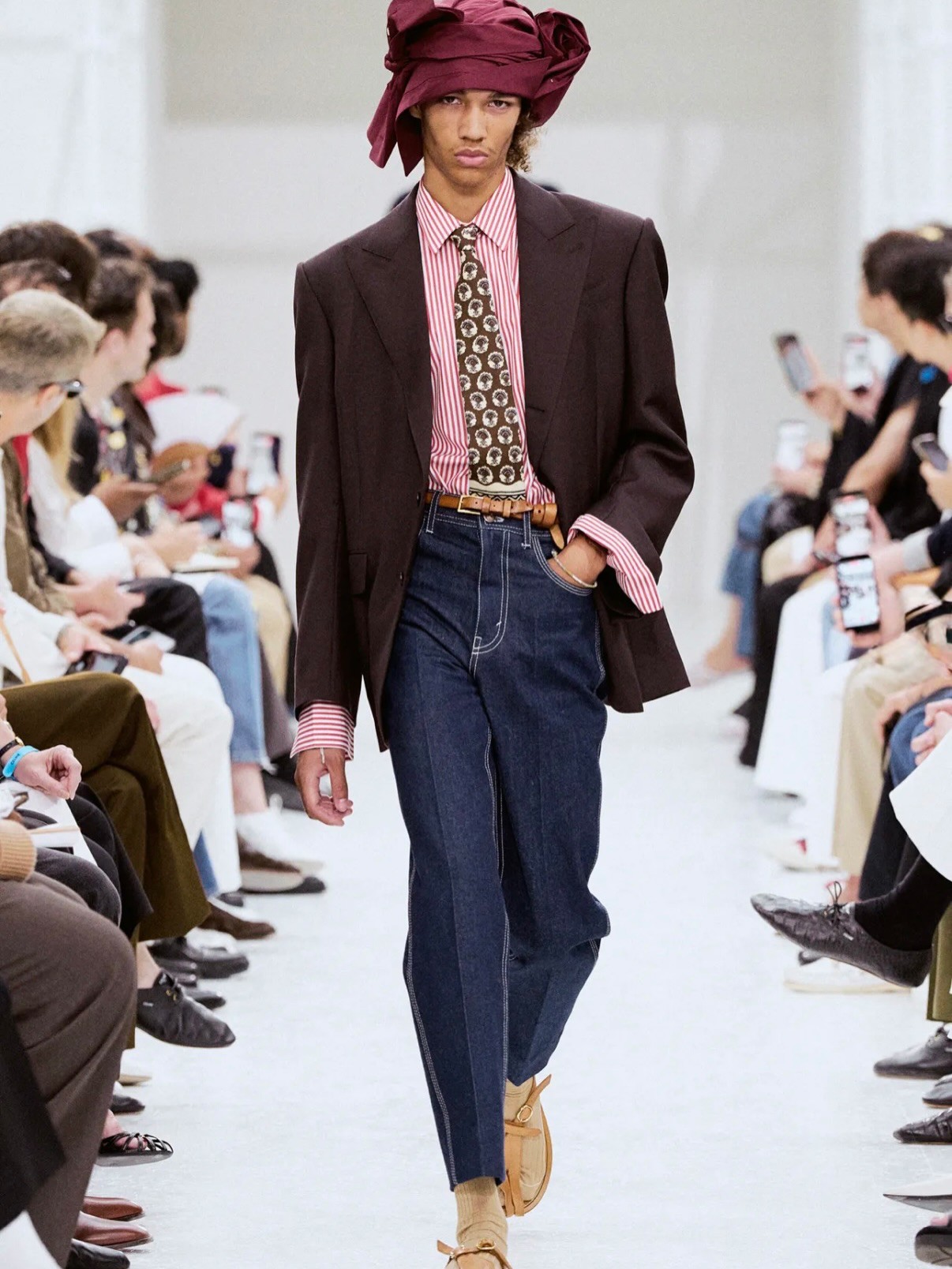 Hinh anh 6 xu hướng giày nam “khuấy đảo” Paris Men’s Fashion Week Xuân/Hè 2027 18