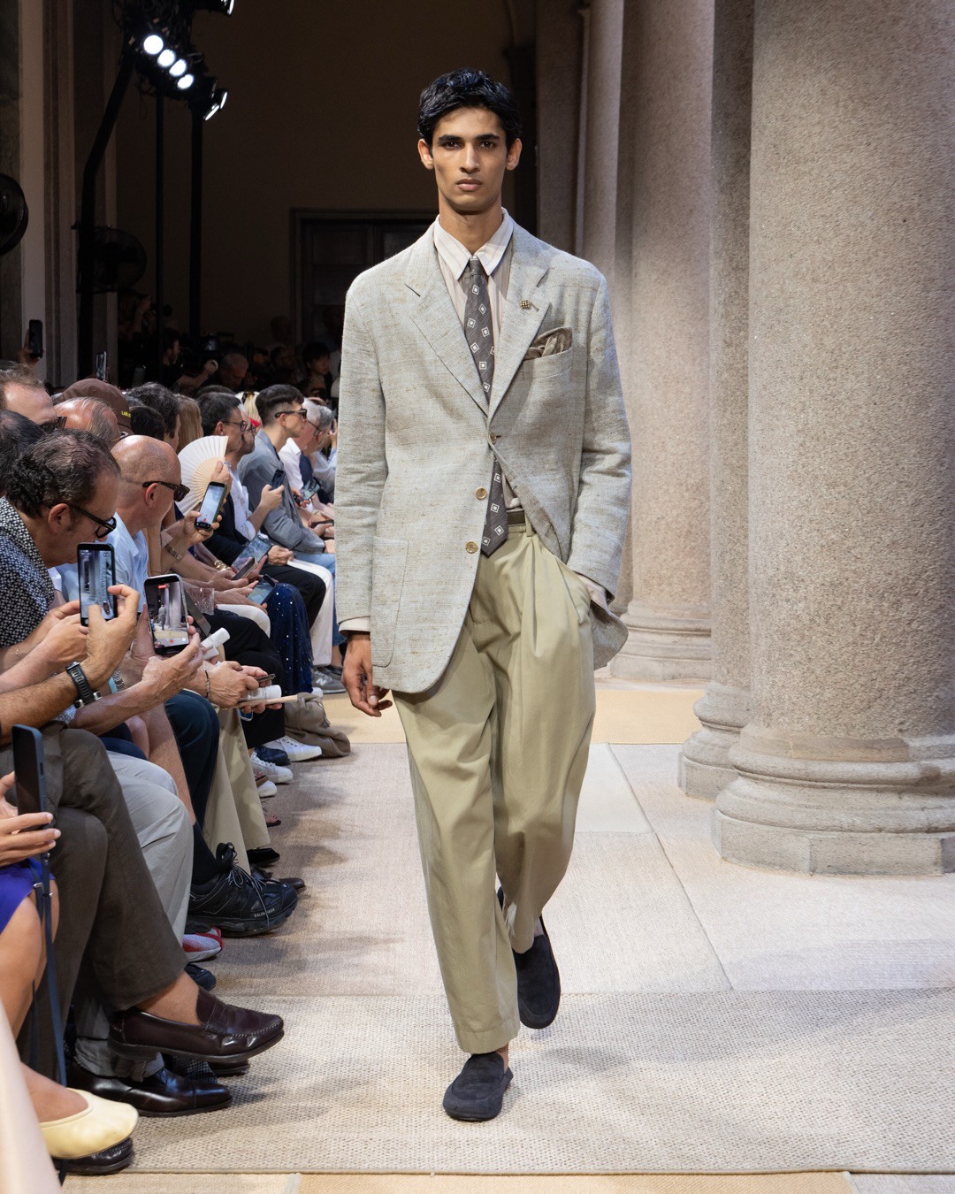 Hinh anh Milan Fashion Week Men's S/S 2027: Phản đối những thiết kế thiếu lý do tồn tại 1