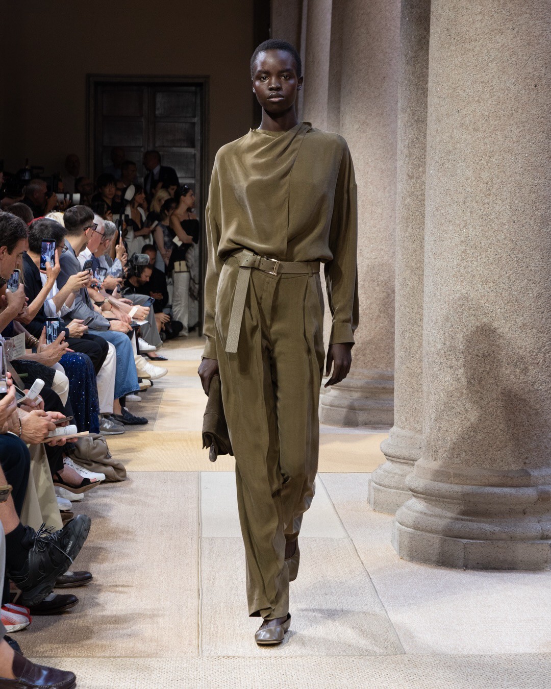 Hinh anh Milan Fashion Week Men's S/S 2027: Phản đối những thiết kế thiếu lý do tồn tại 12