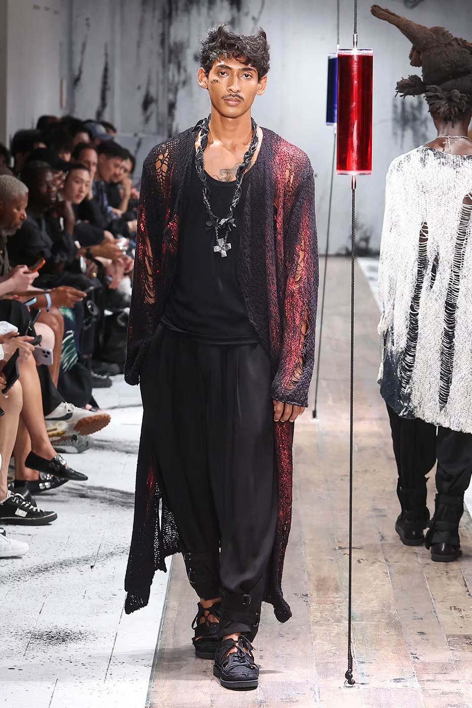 Hinh anh Ở Menswear SS27, ta thấy một Yohji Yamamoto của tương lai 5