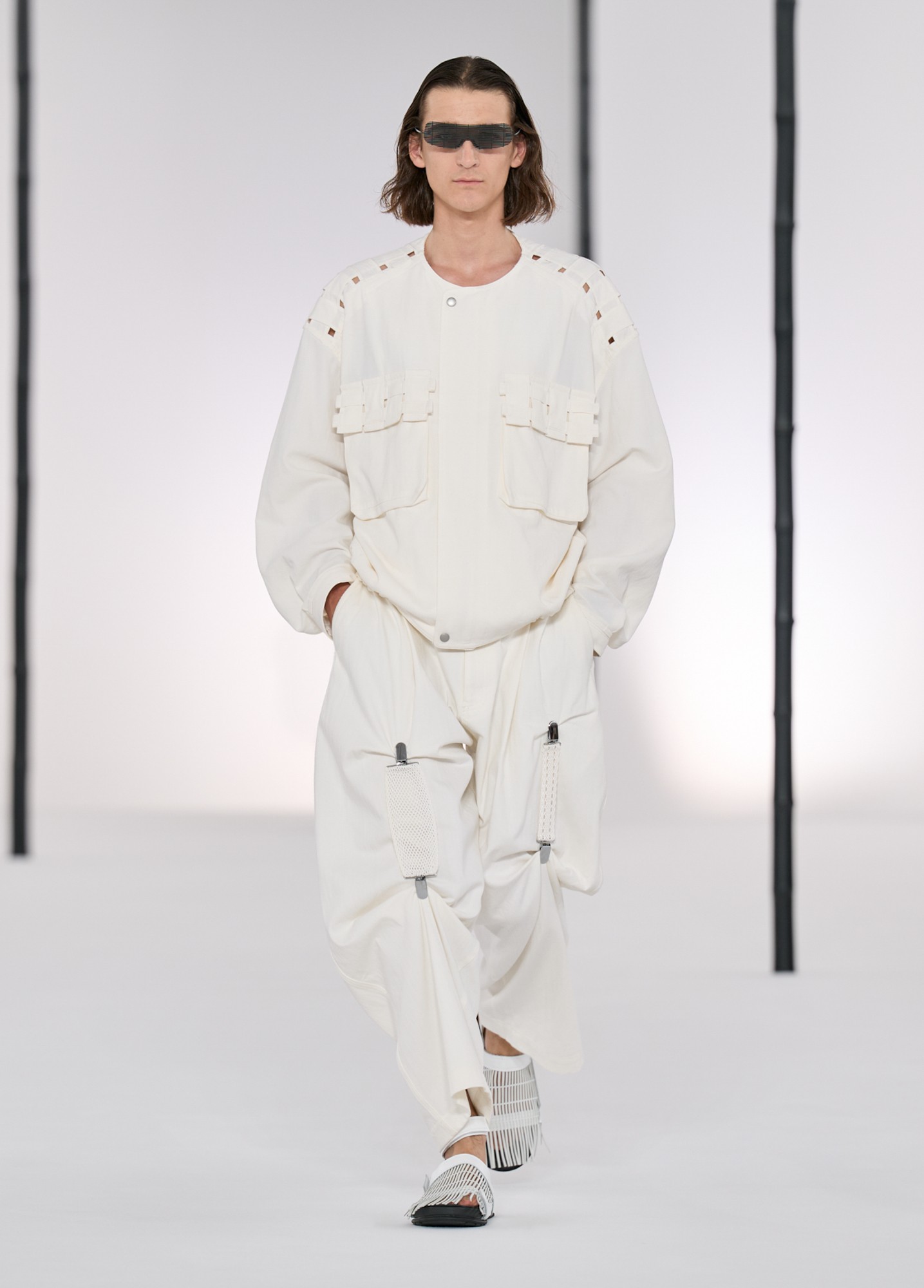 Hinh anh Issey Miyake Men’s SS27: Rặng tre rũ mát giữa lòng Paris 11