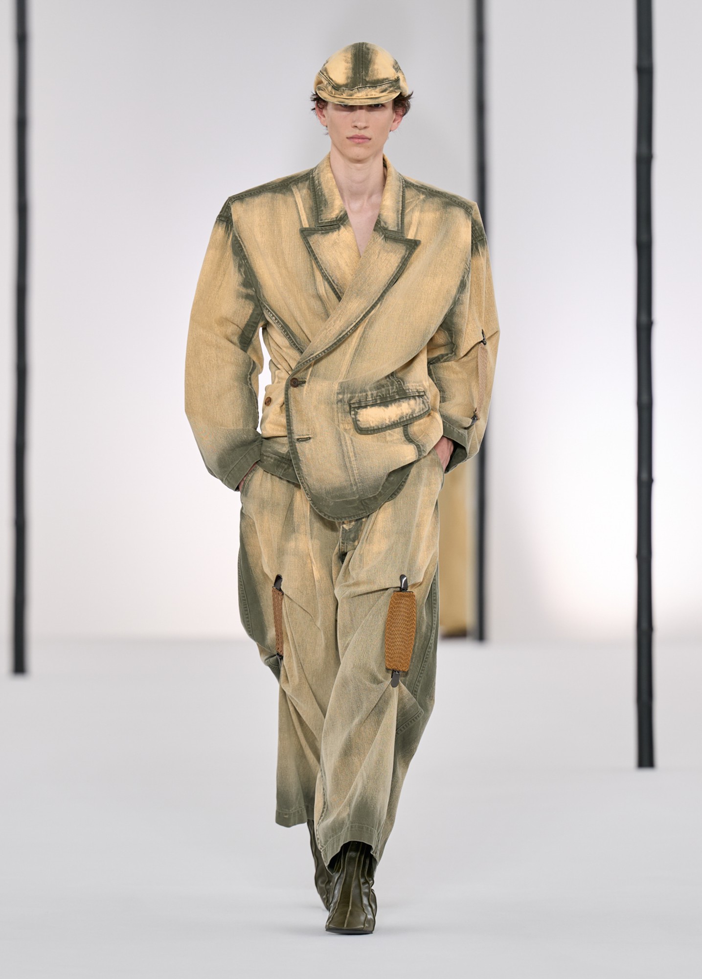 Hinh anh Issey Miyake Men’s SS27: Rặng tre rũ mát giữa lòng Paris 19