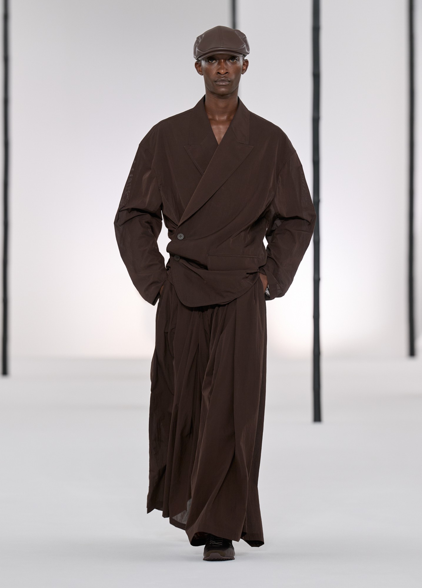 Hinh anh Issey Miyake Men’s SS27: Rặng tre rũ mát giữa lòng Paris 17