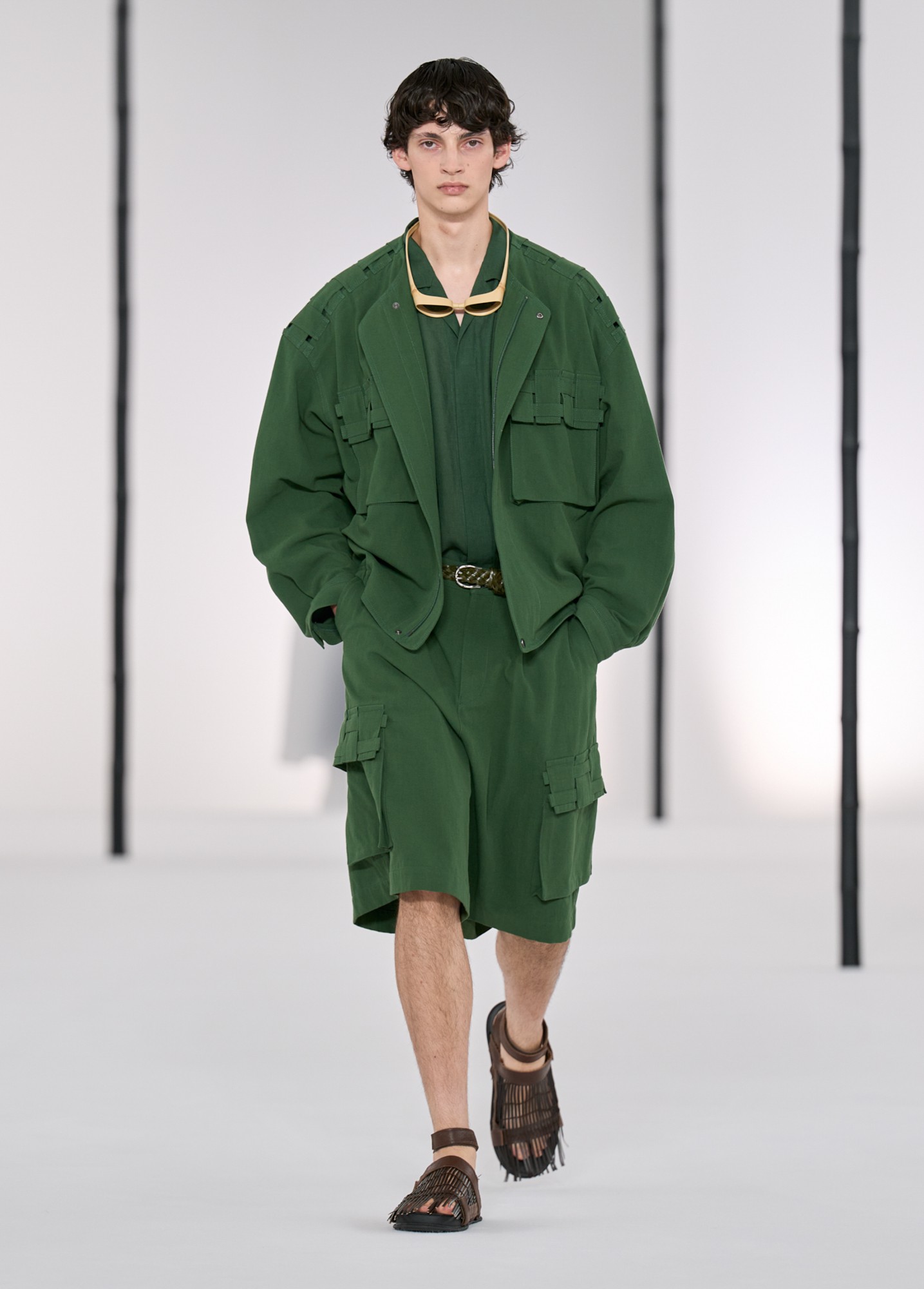 Hinh anh Issey Miyake Men’s SS27: Rặng tre rũ mát giữa lòng Paris 18