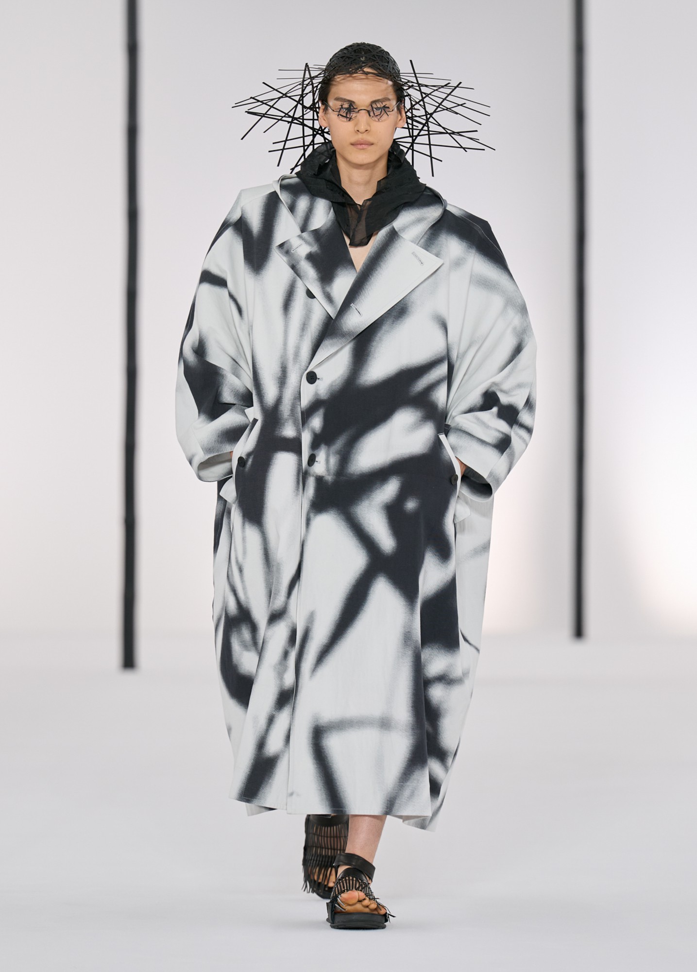 Hinh anh Issey Miyake Men’s SS27: Rặng tre rũ mát giữa lòng Paris 12