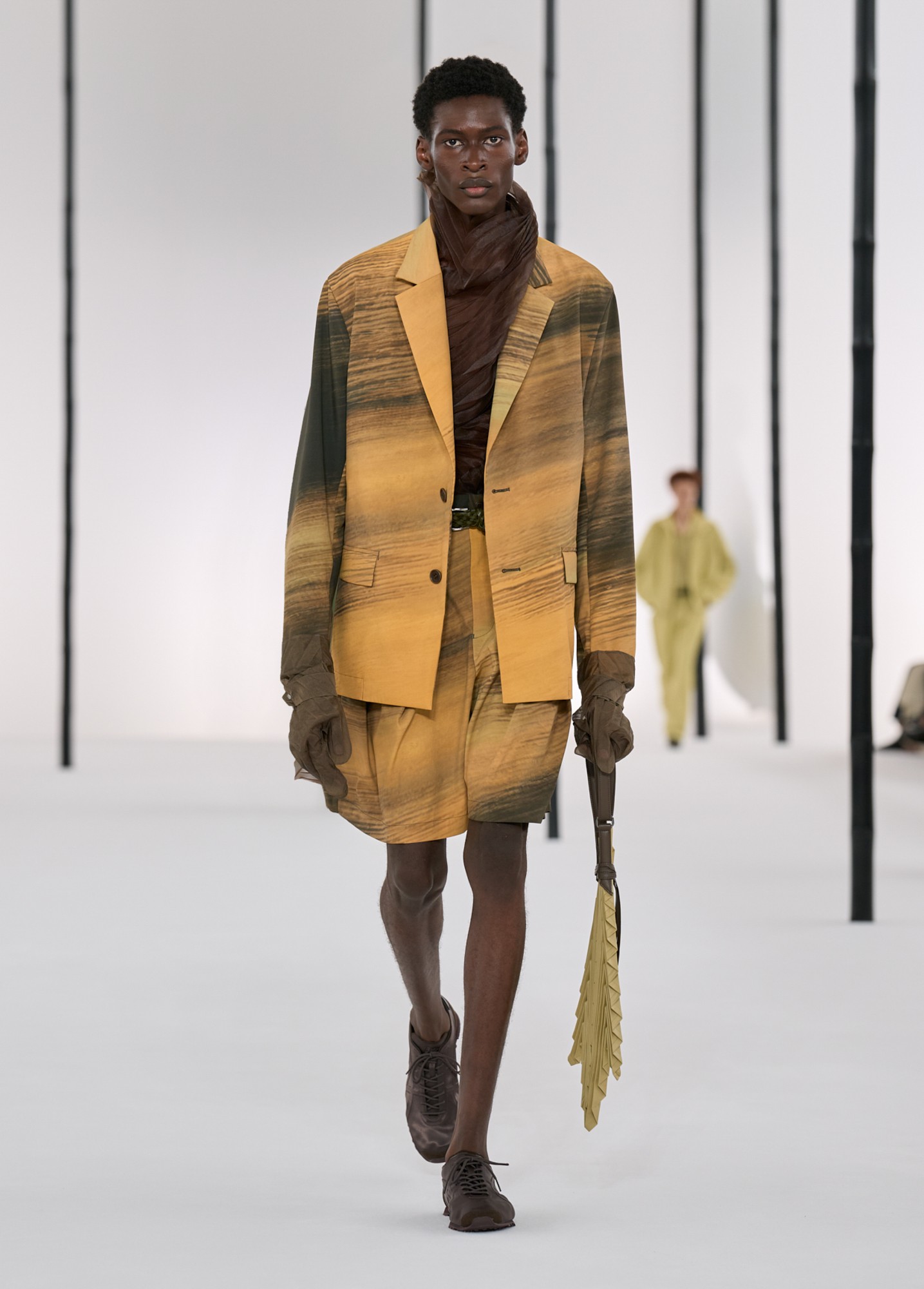 Hinh anh Issey Miyake Men’s SS27: Rặng tre rũ mát giữa lòng Paris 9