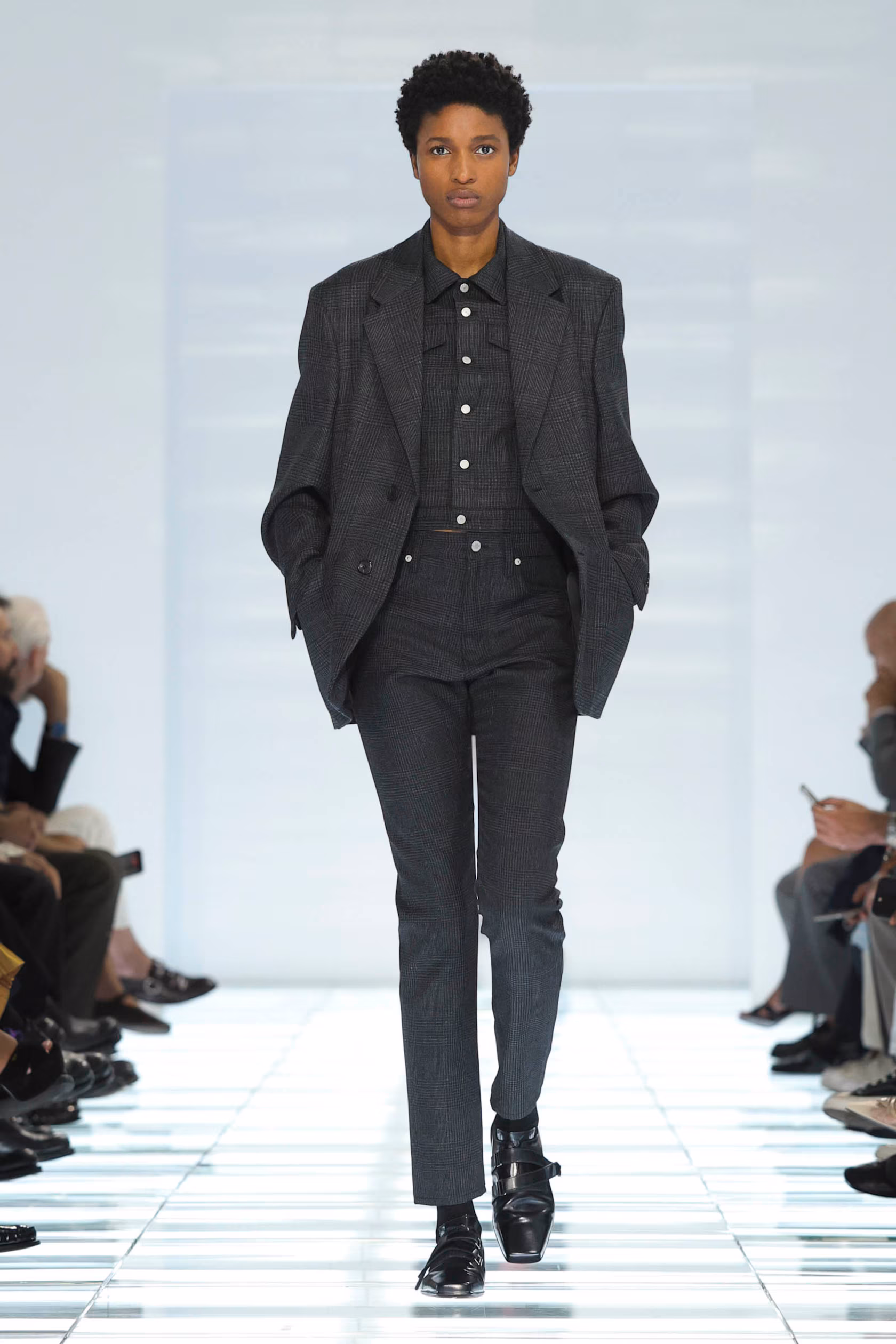 Hinh anh Milan Fashion Week Men's S/S 2027: Phản đối những thiết kế thiếu lý do tồn tại 30