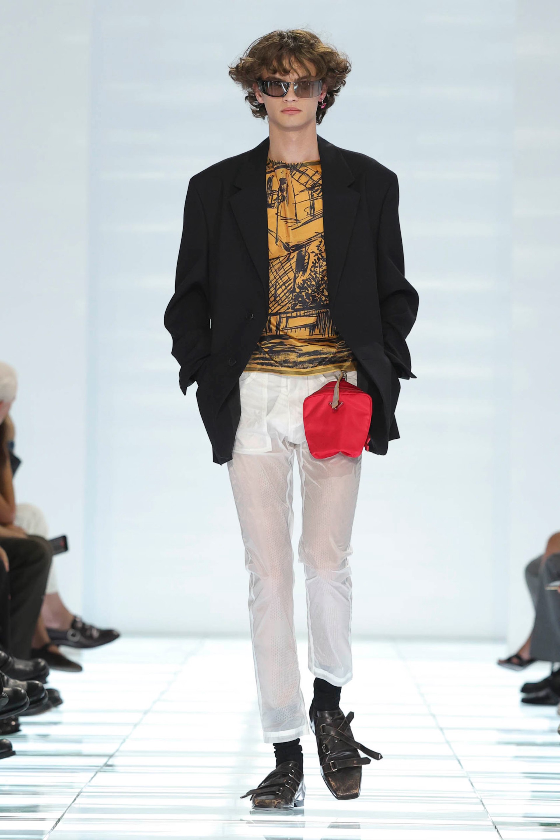 Hinh anh Triết lý “đĩa mỳ ý” trong Prada Menswear SS27 17