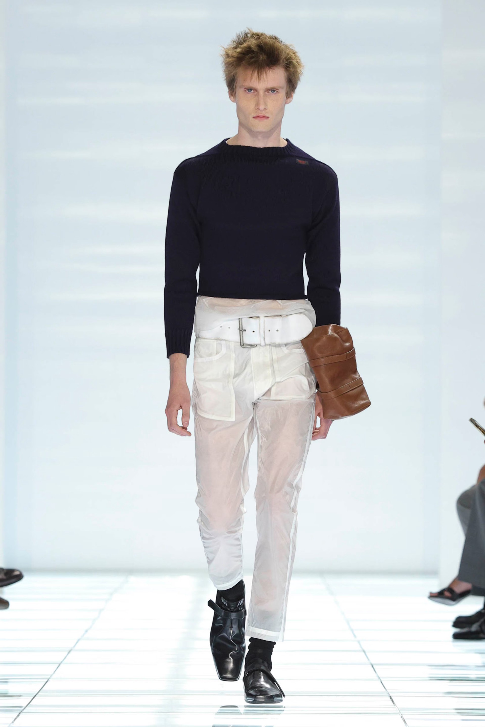 Hinh anh Triết lý “đĩa mỳ ý” trong Prada Menswear SS27 15