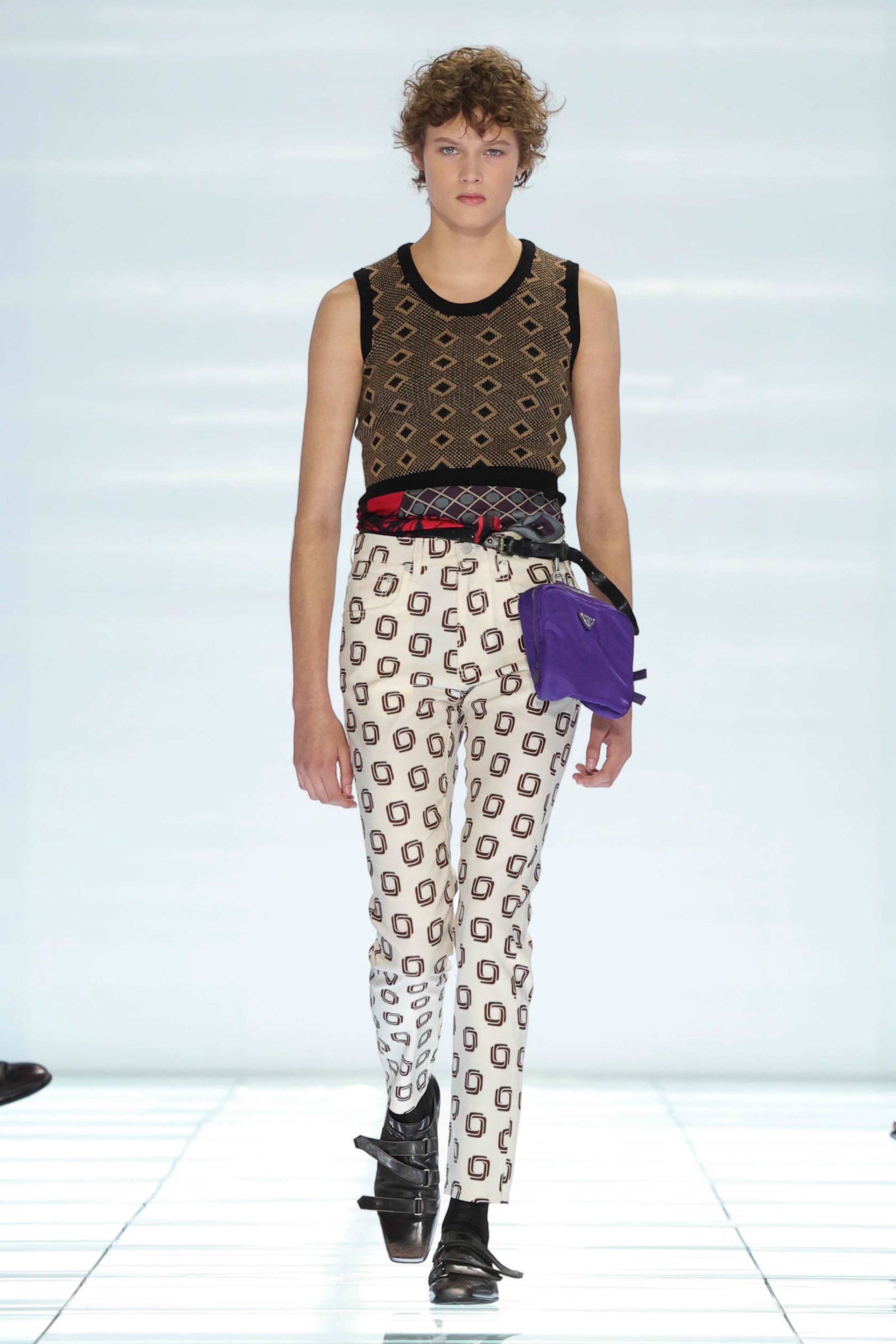 Hinh anh Triết lý “đĩa mỳ ý” trong Prada Menswear SS27 19