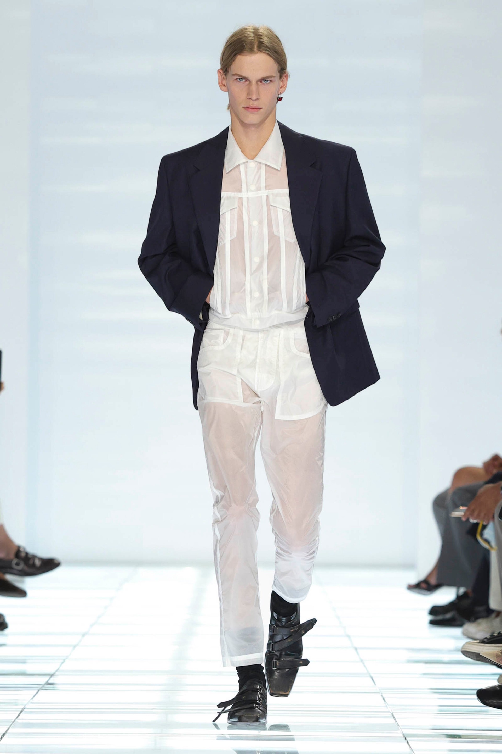 Hinh anh Triết lý “đĩa mỳ ý” trong Prada Menswear SS27 16