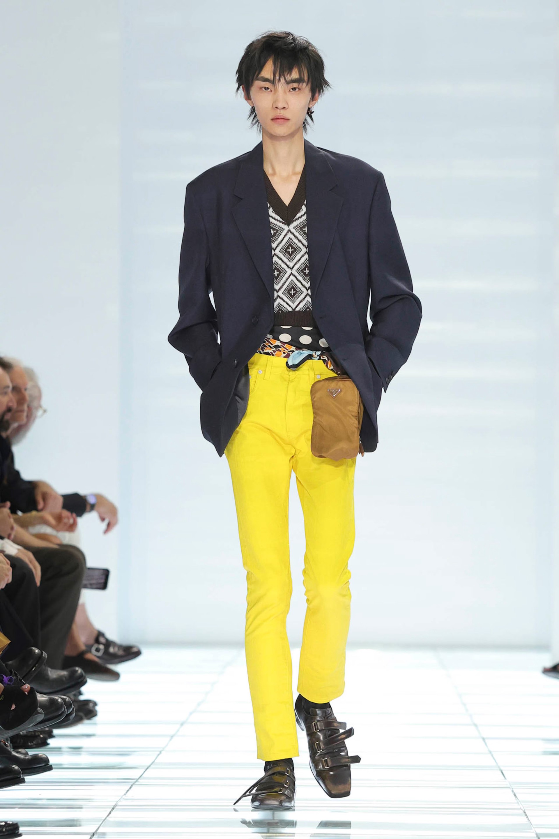 Hinh anh Triết lý “đĩa mỳ ý” trong Prada Menswear SS27 21
