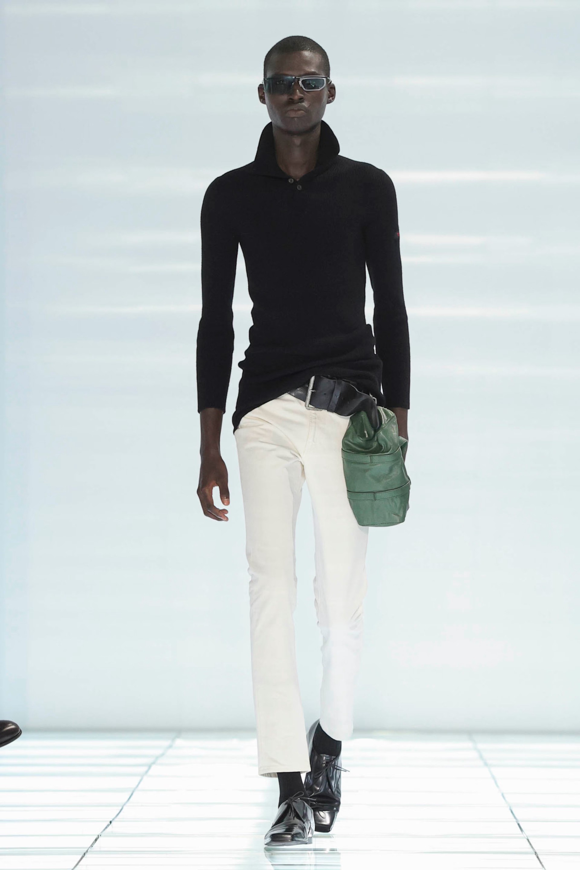 Hinh anh Triết lý “đĩa mỳ ý” trong Prada Menswear SS27 20