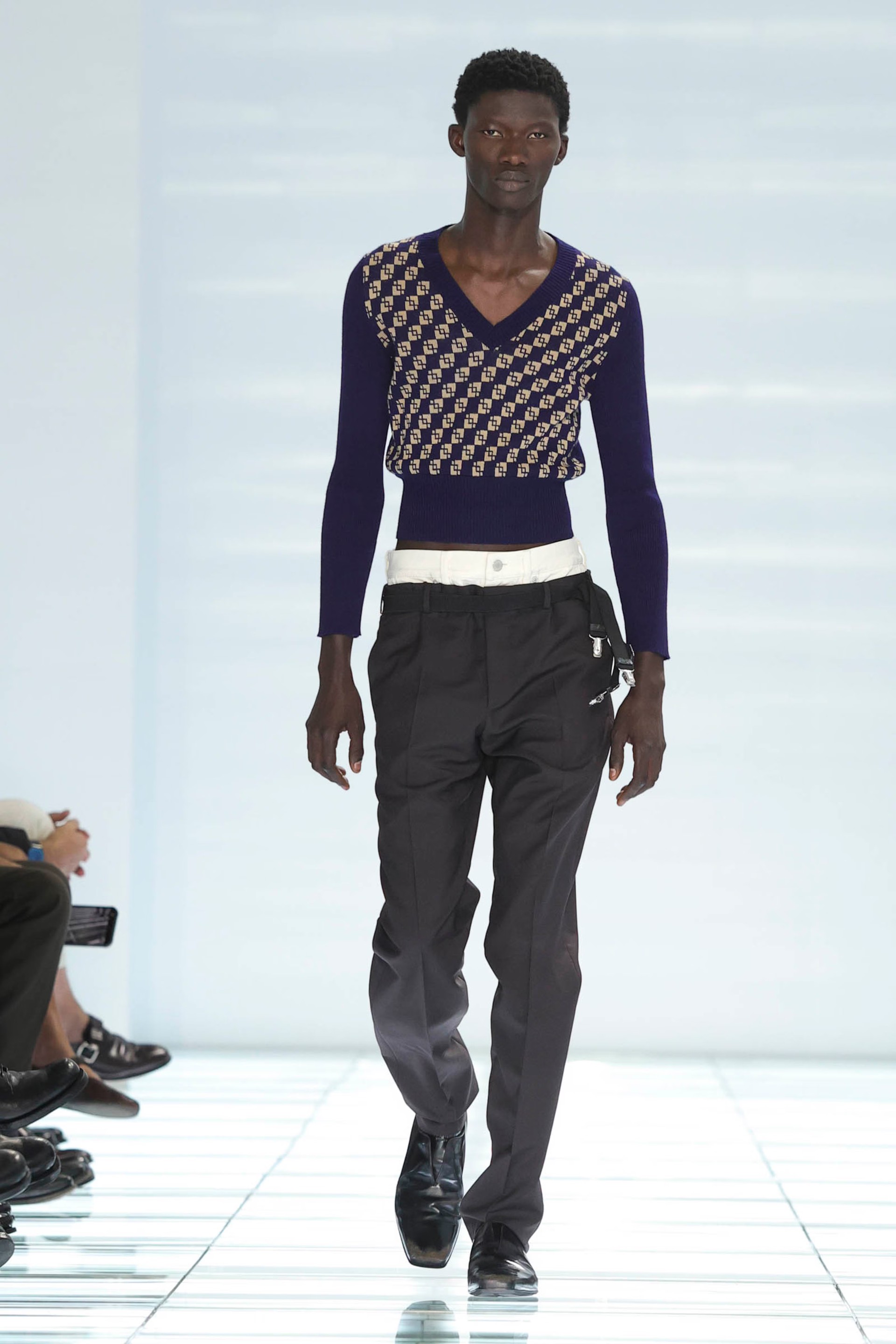 Hinh anh Triết lý “đĩa mỳ ý” trong Prada Menswear SS27 7