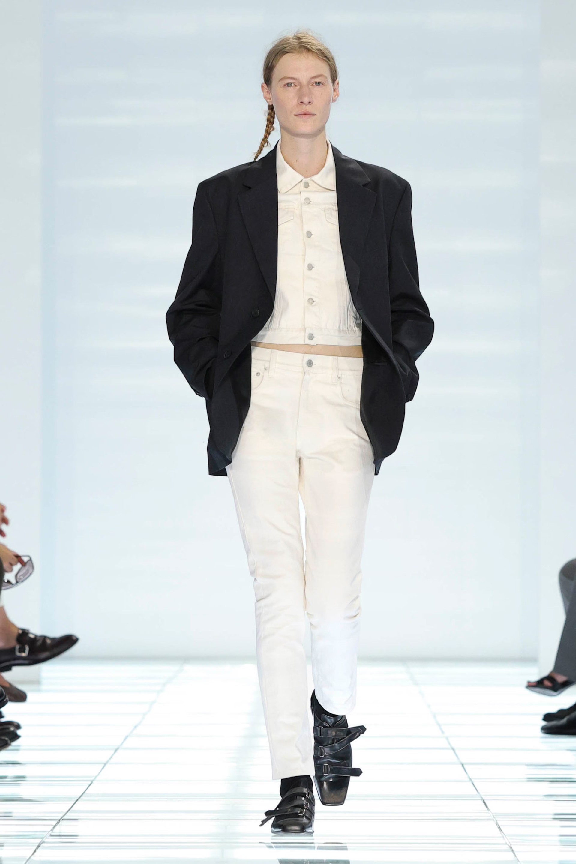 Hinh anh Triết lý “đĩa mỳ ý” trong Prada Menswear SS27 1