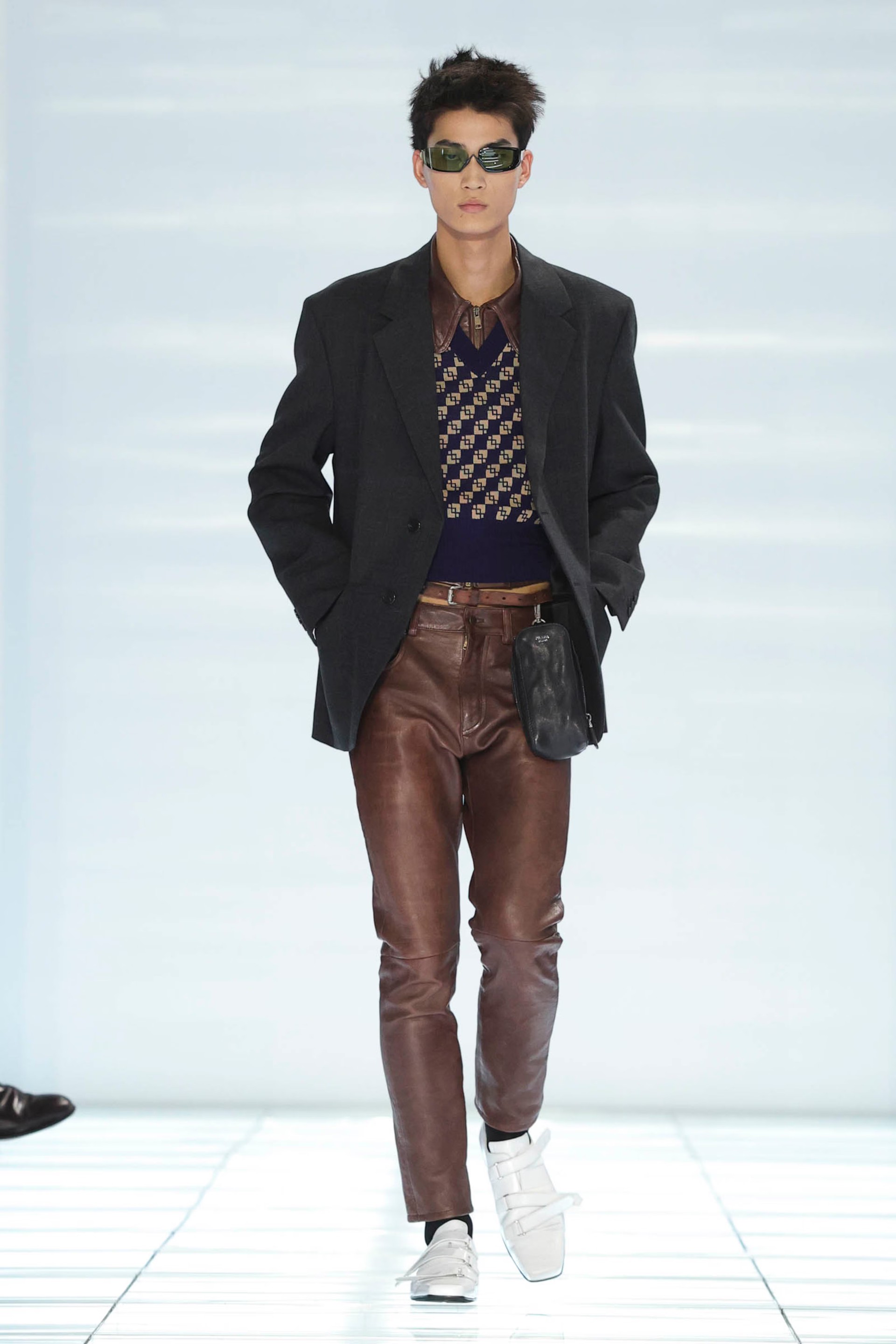 Hinh anh Triết lý “đĩa mỳ ý” trong Prada Menswear SS27 2