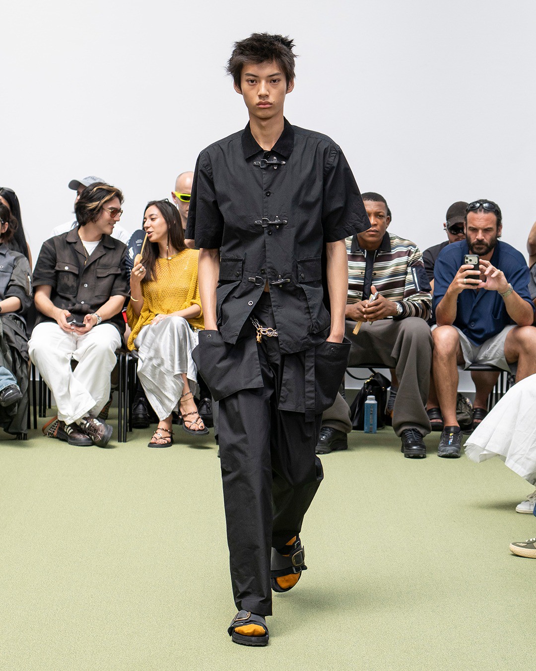 Hinh anh 6 xu hướng giày nam “khuấy đảo” Paris Men’s Fashion Week Xuân/Hè 2027 24
