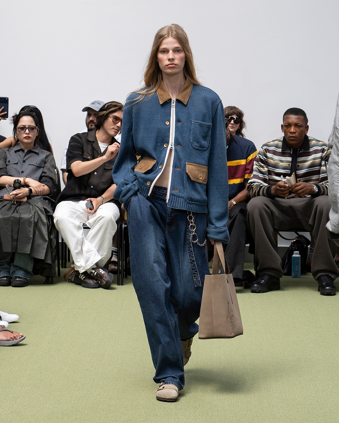 Hinh anh 6 xu hướng giày nam “khuấy đảo” Paris Men’s Fashion Week Xuân/Hè 2027 26