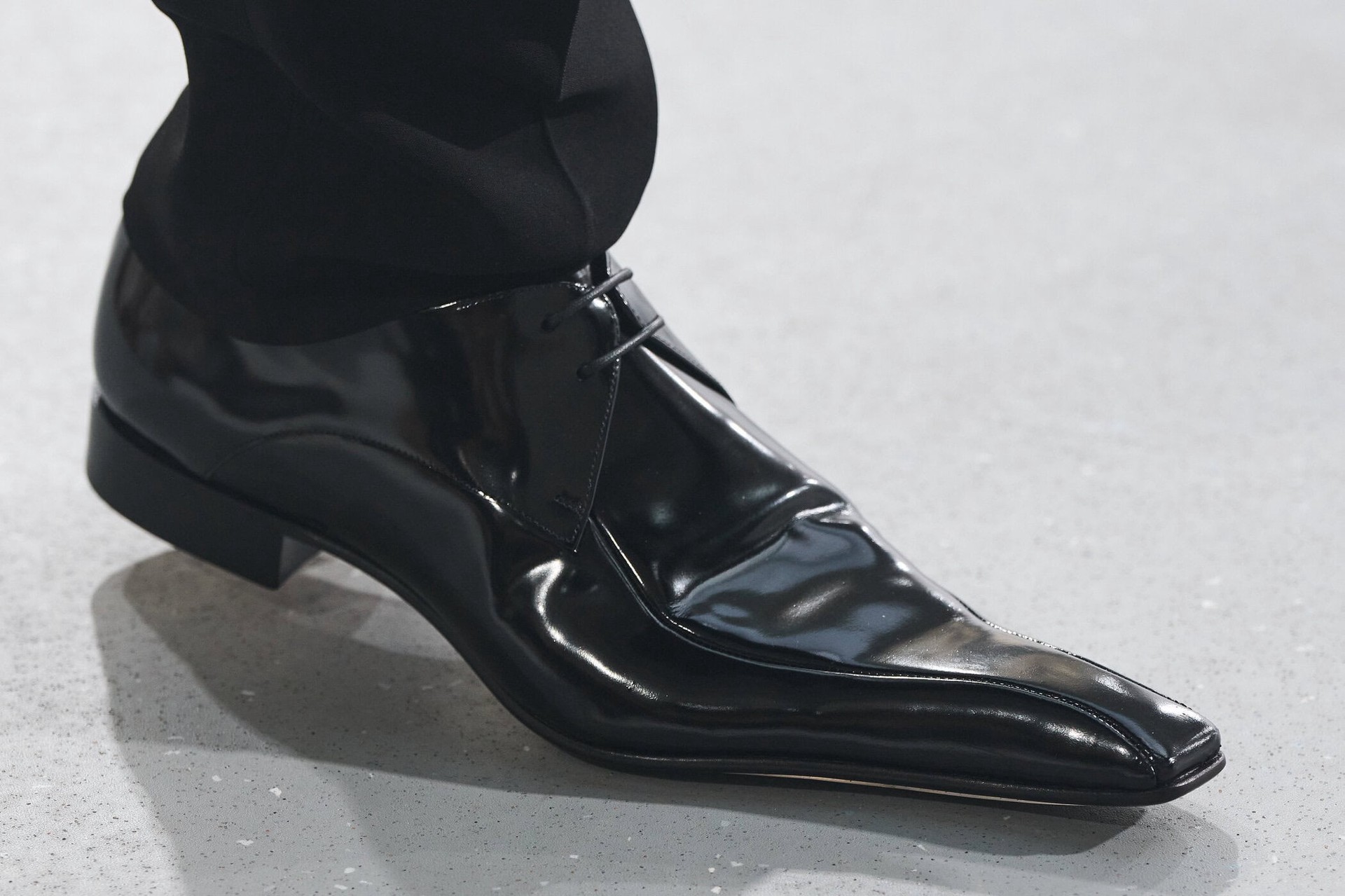 Hinh anh 6 xu hướng giày nam “khuấy đảo” Paris Men’s Fashion Week Xuân/Hè 2027 33