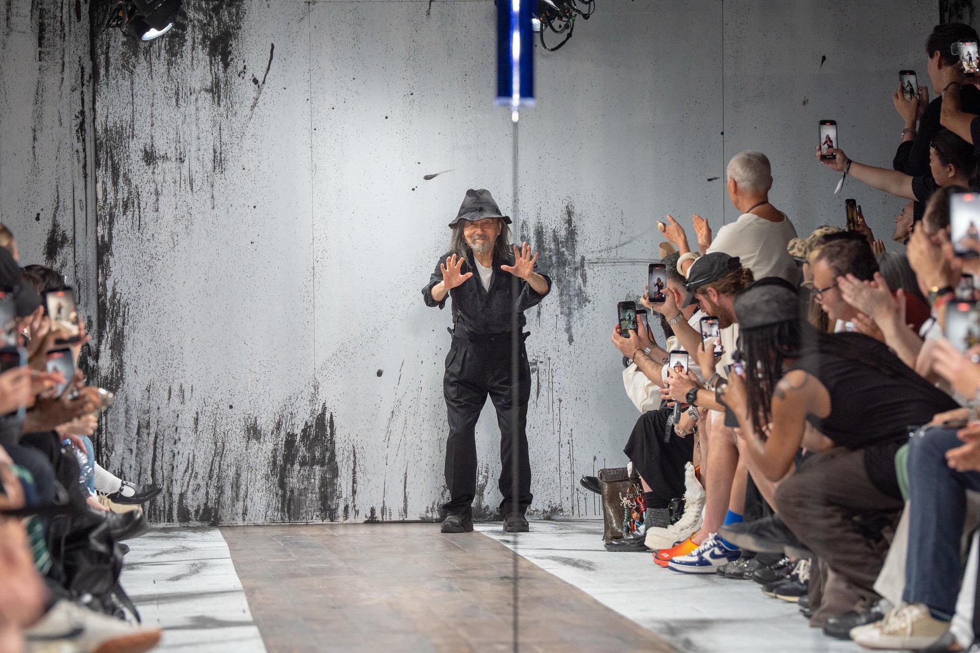Hinh anh Ở Menswear SS27, ta thấy một Yohji Yamamoto của tương lai 1
