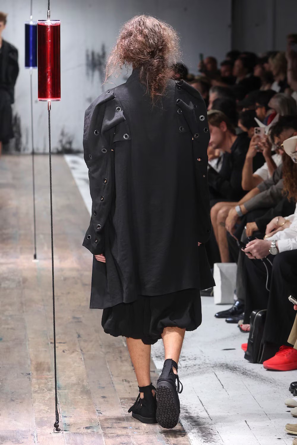 Hinh anh Ở Menswear SS27, ta thấy một Yohji Yamamoto của tương lai 7