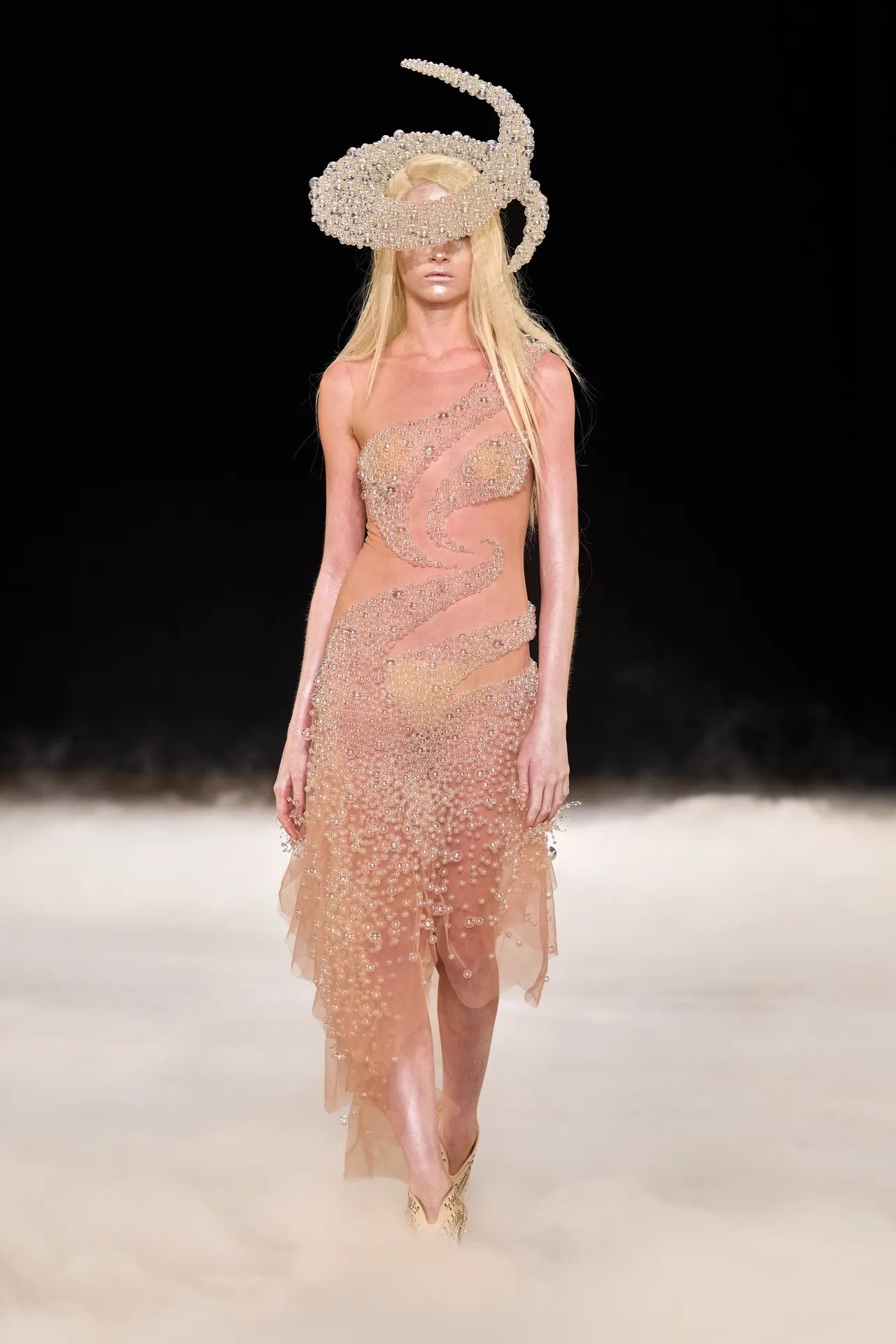 Hinh anh Iris van Herpen Haute Couture FW26: Dư chấn của những vì sao 4