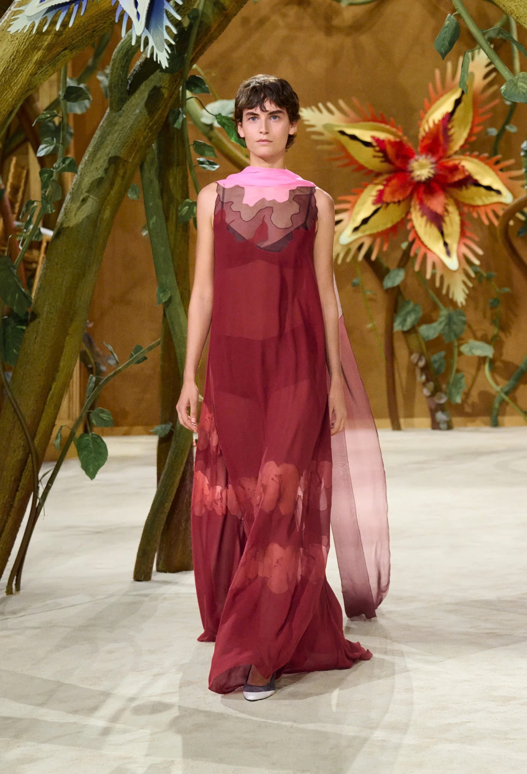 Hinh anh CHANEL Haute Couture FW26: “Kẻ mộng mơ” Matthieu Blazy kể chuyện cổ tích mang hình hài di sản  36