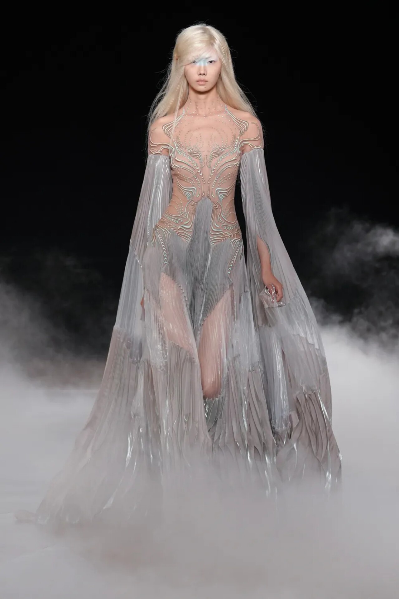 Hinh anh Iris van Herpen Haute Couture FW26: Dư chấn của những vì sao 12