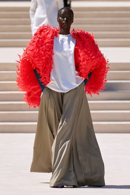 Hinh anh Balenciaga Fall 2026 Couture: Một cơn địa chấn “màu nắng”  2