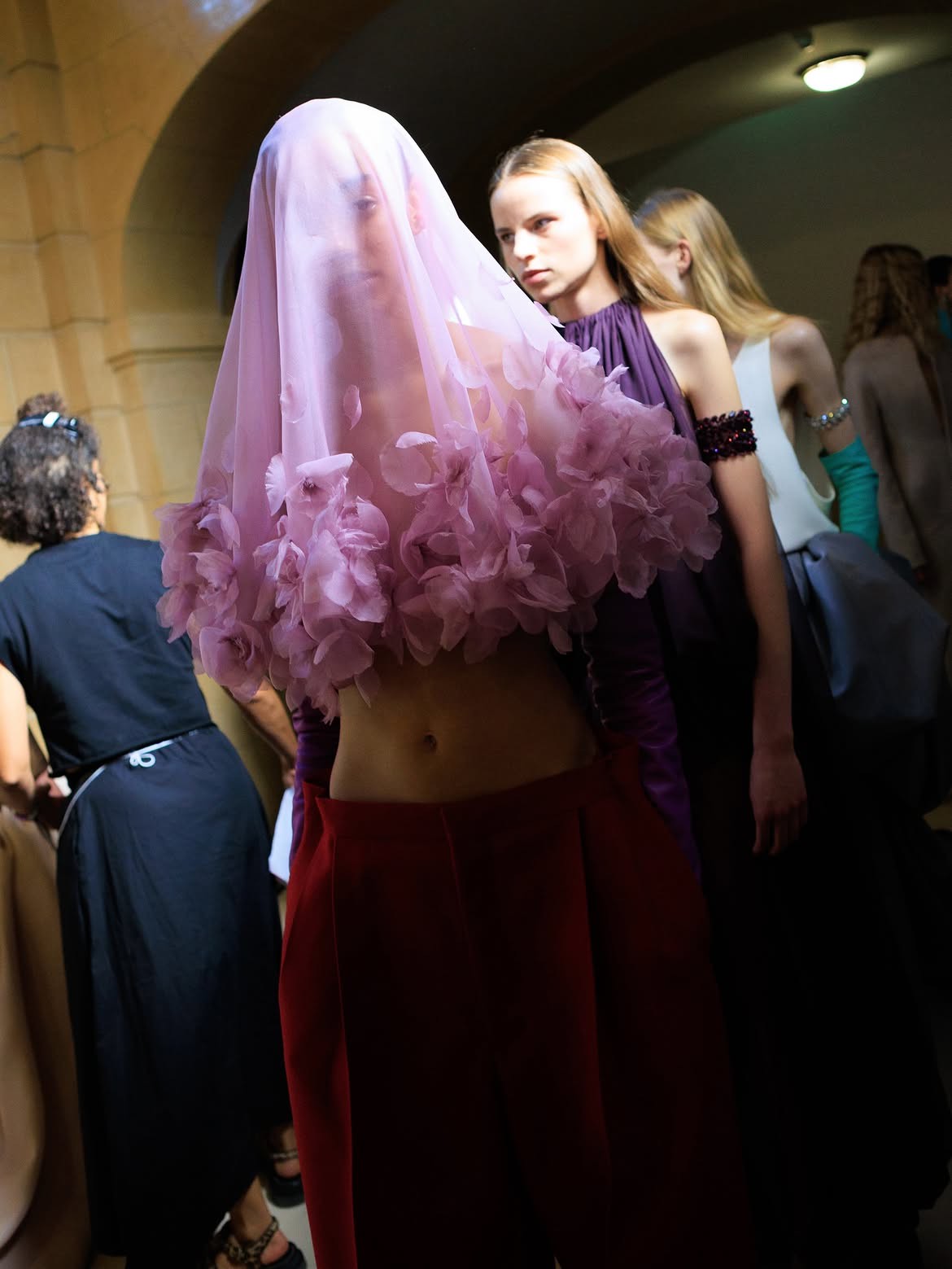 Hinh anh Balenciaga Fall 2026 Couture: Một cơn địa chấn “màu nắng” 10