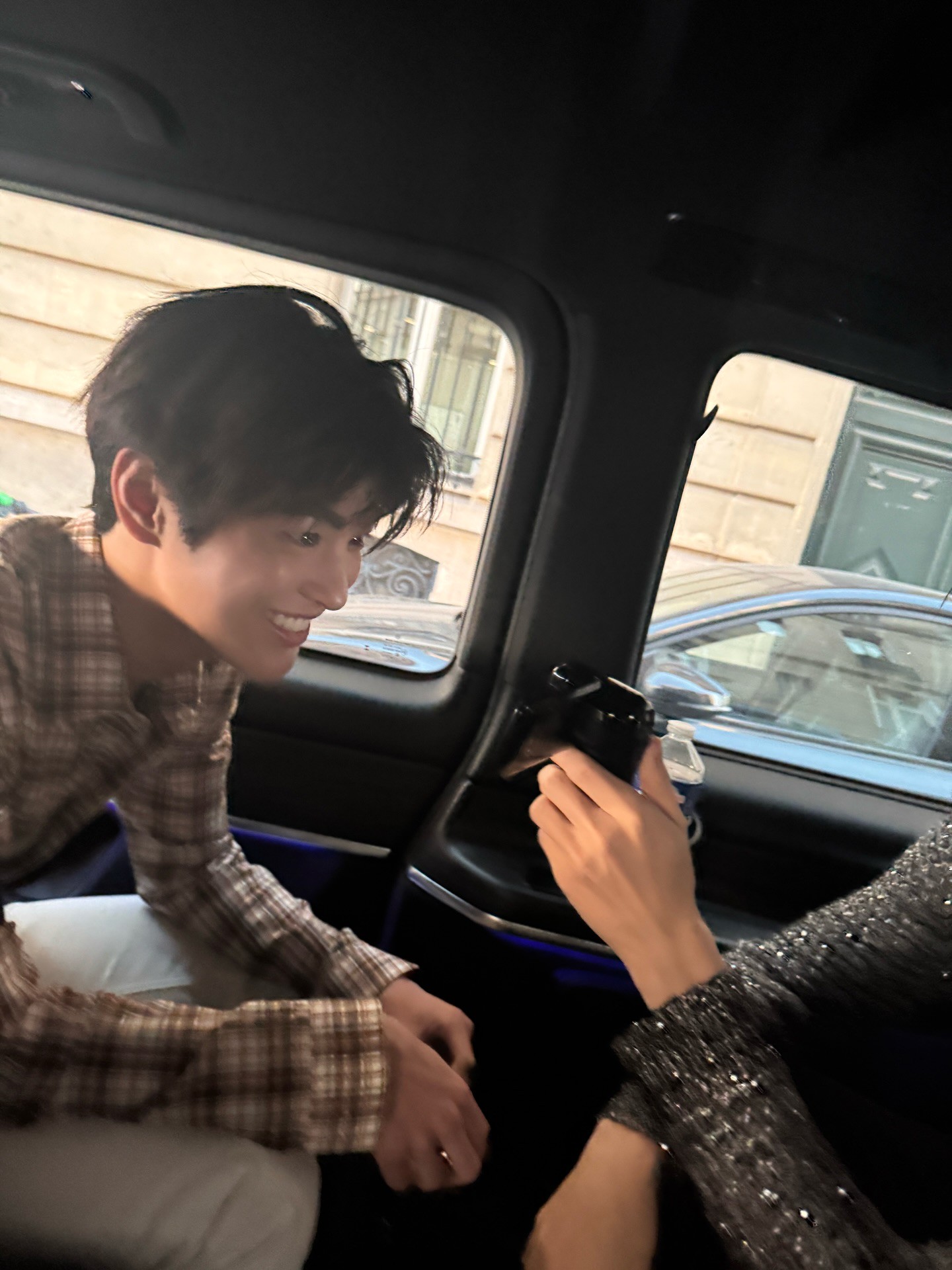 Hinh anh “Săn lùng” những chiếc digicam được Cortis ưu ái mang đến Fashion Week 11