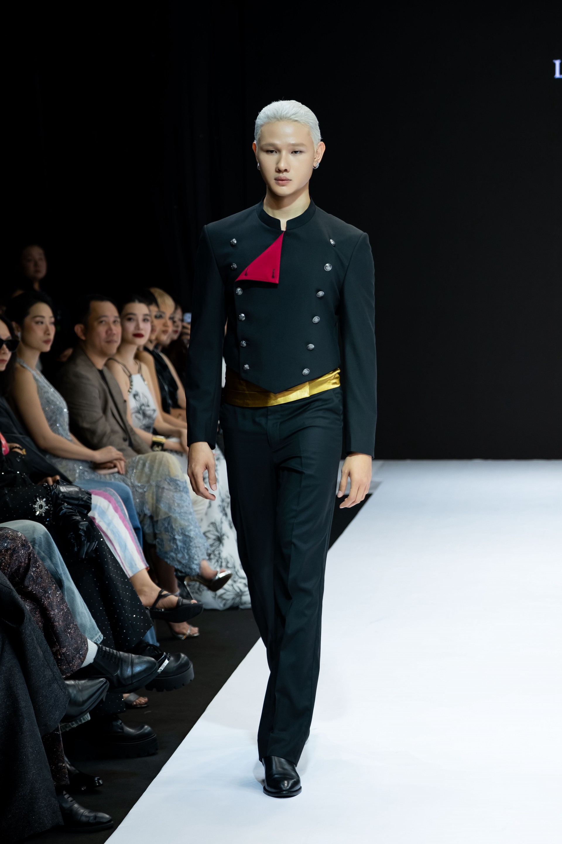 Hinh anh La Luot Tailor, DOCBAN, THE SOUL và tuyên ngôn tự do tại Saigon Fashion Runway 8